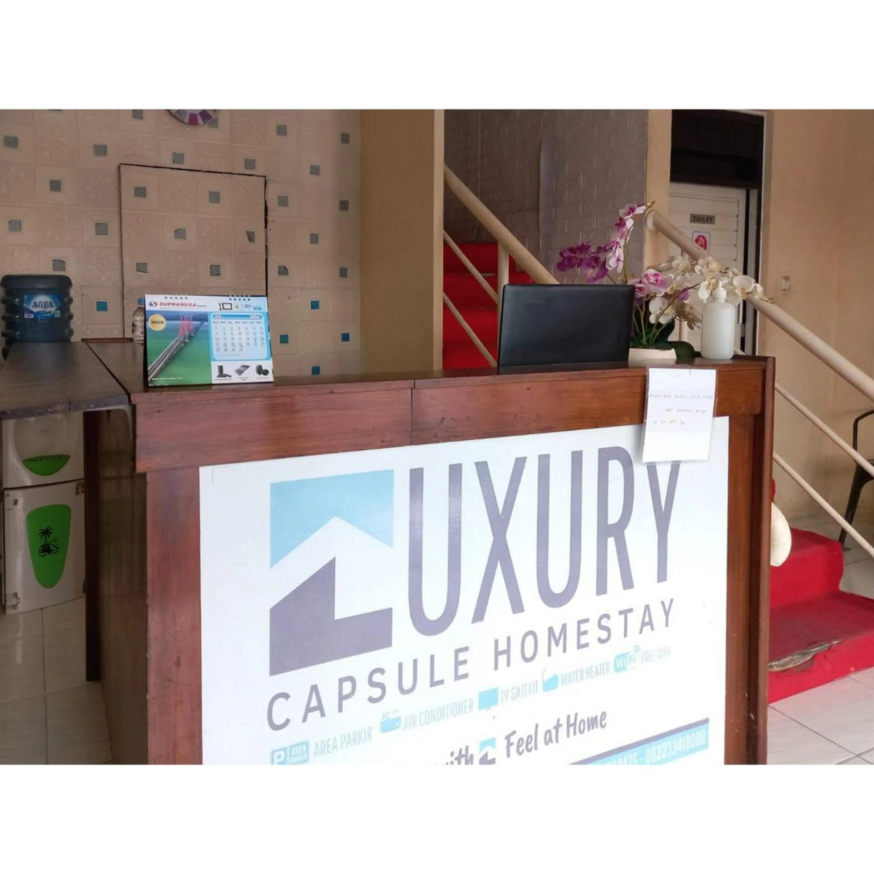 Lobby or reception in RedDoorz at Luxury Homestay near Aloha Waru Surabaya