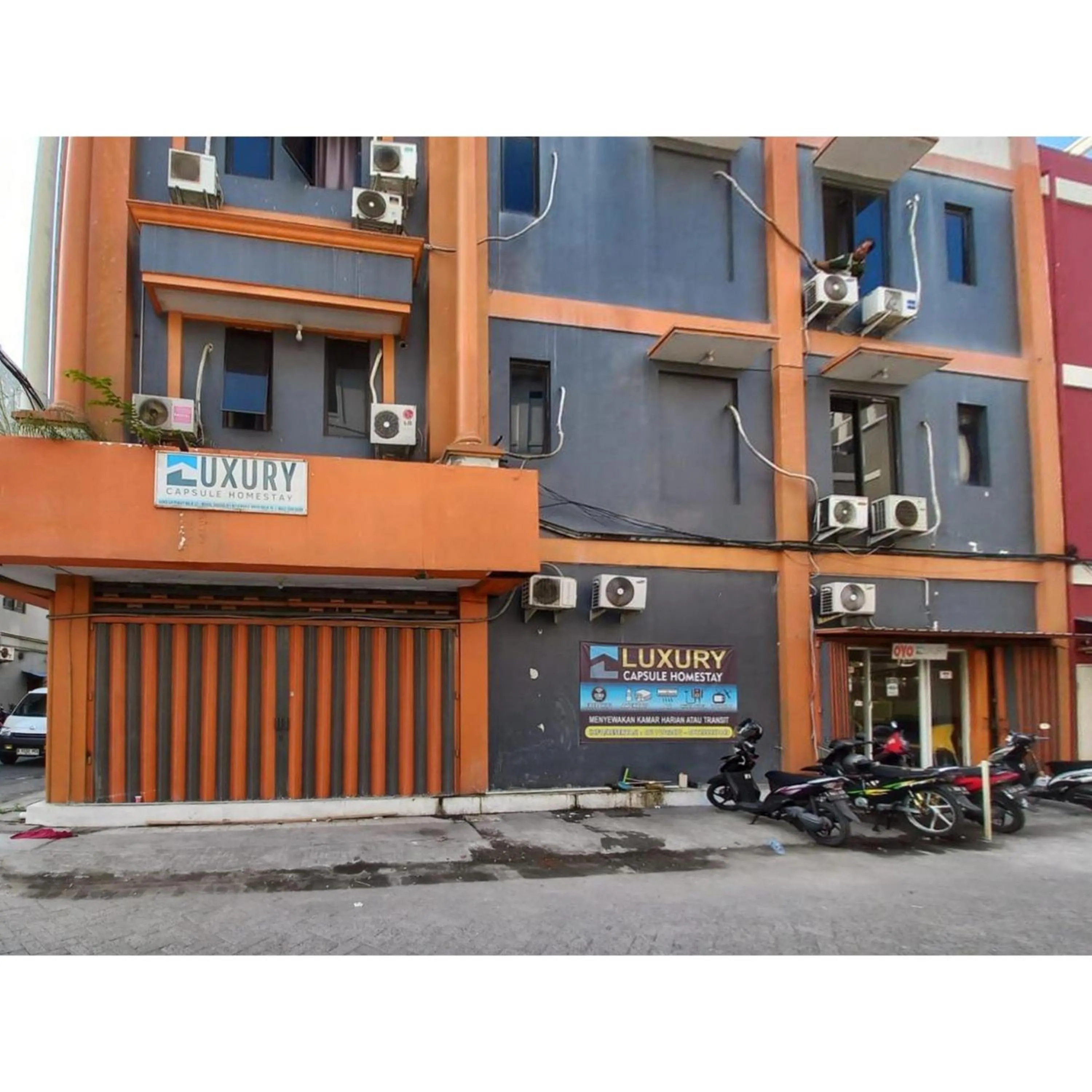 Facade/entrance in RedDoorz at Luxury Homestay near Aloha Waru Surabaya