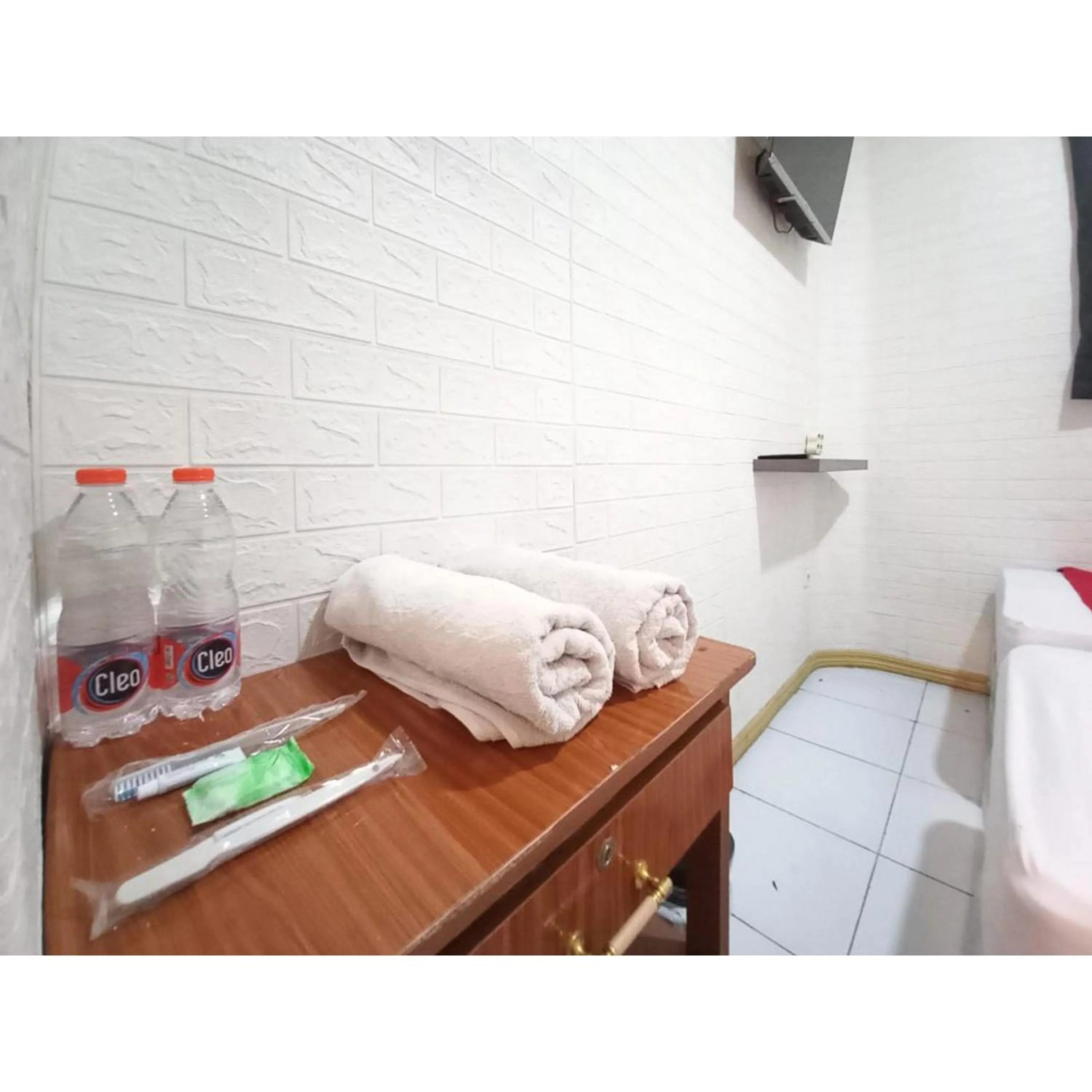 Bedroom, Bed in RedDoorz at Luxury Homestay near Aloha Waru Surabaya
