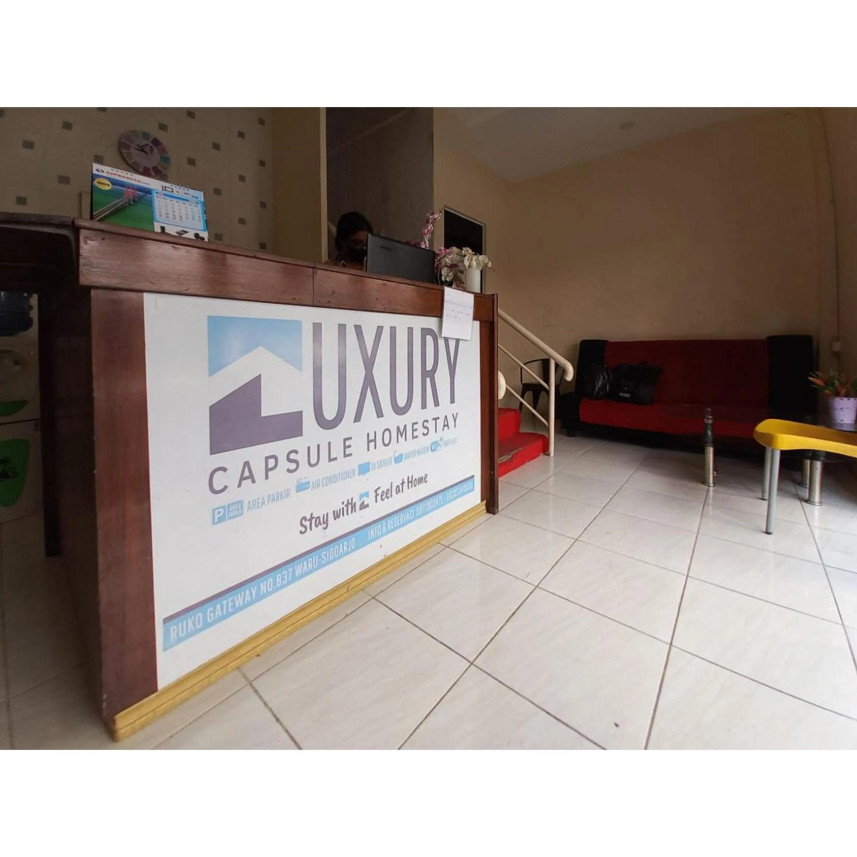 Lobby or reception in RedDoorz at Luxury Homestay near Aloha Waru Surabaya