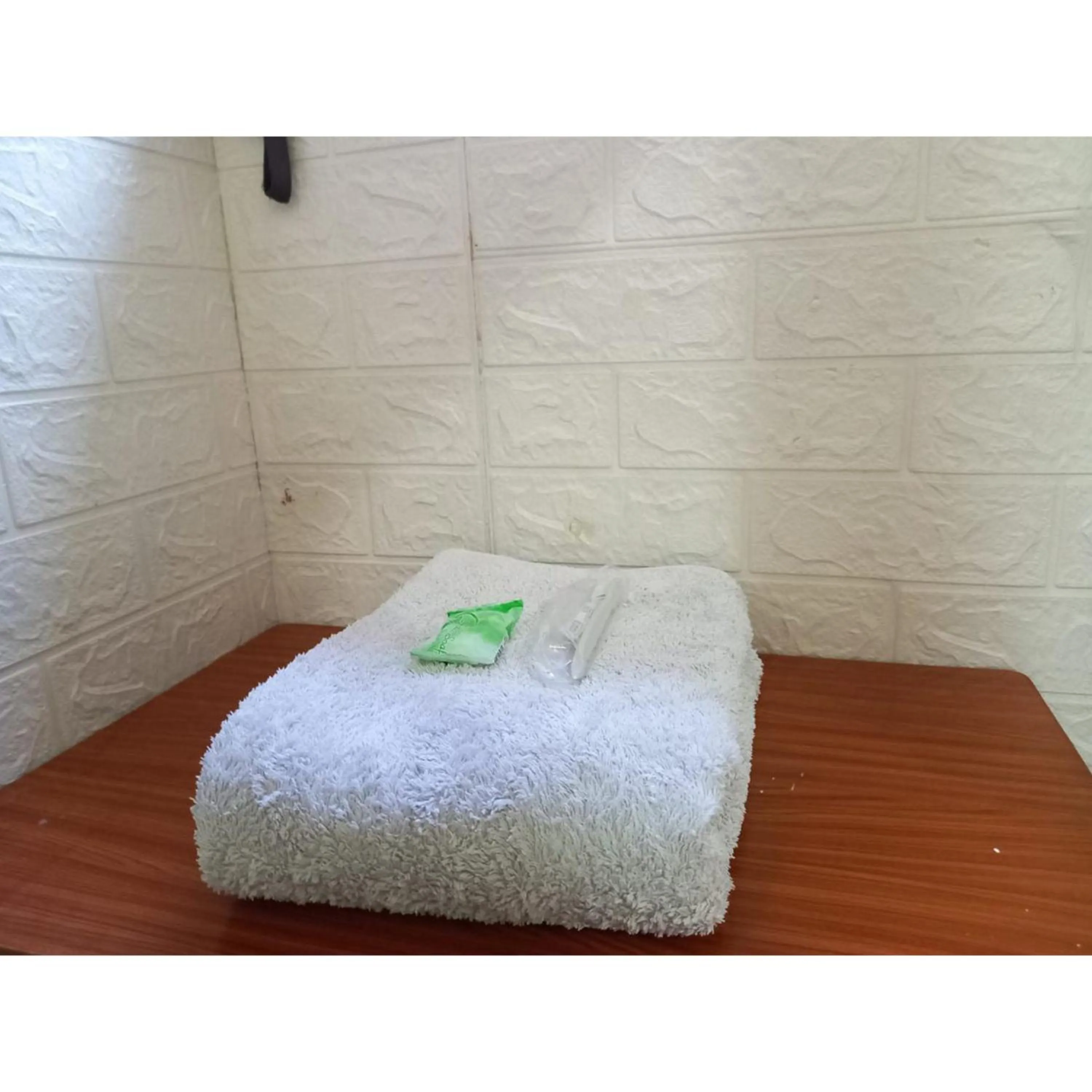 Bedroom, Bed in RedDoorz at Luxury Homestay near Aloha Waru Surabaya