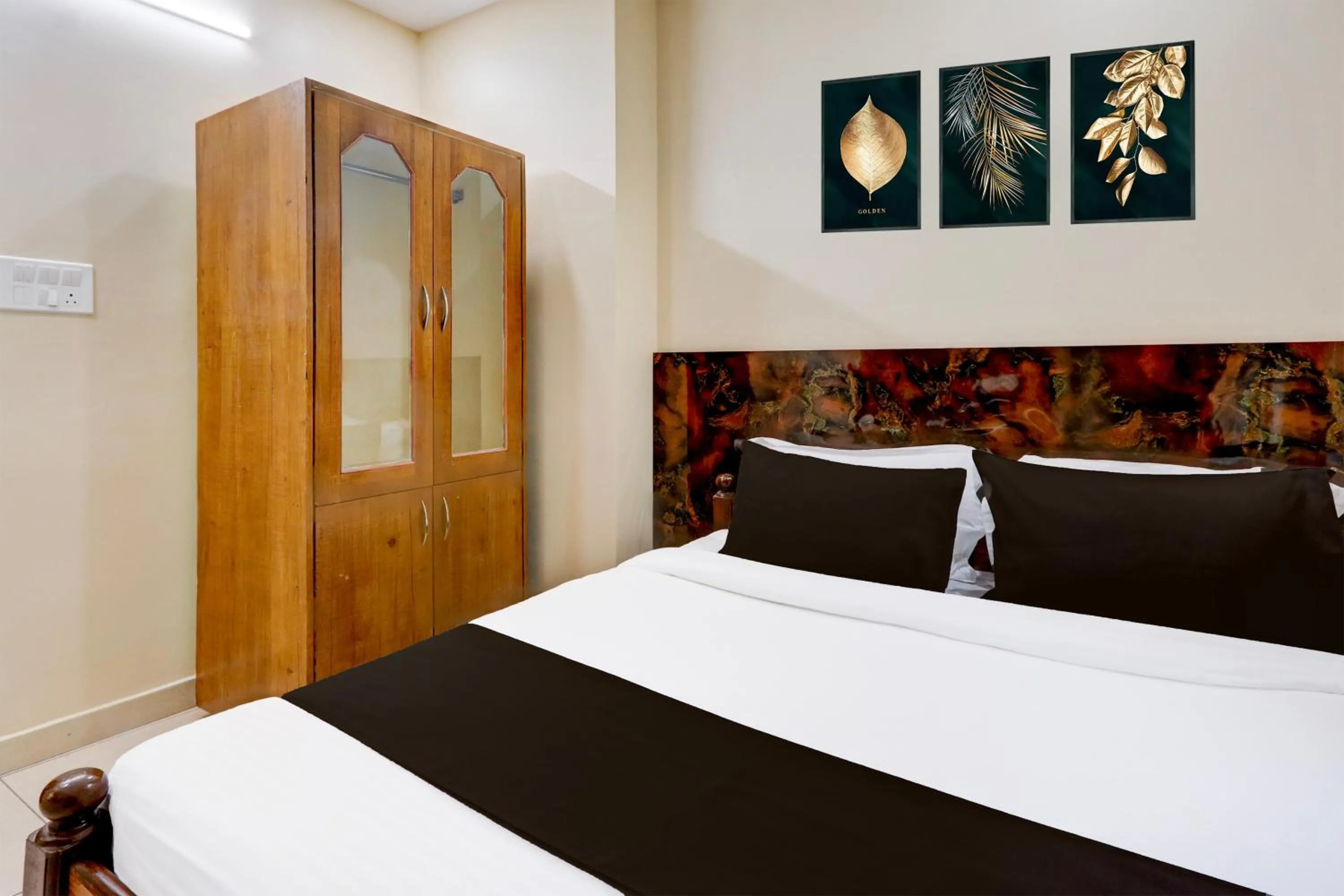 Bedroom, Bed in Hotel O Sai Manikanta Homes