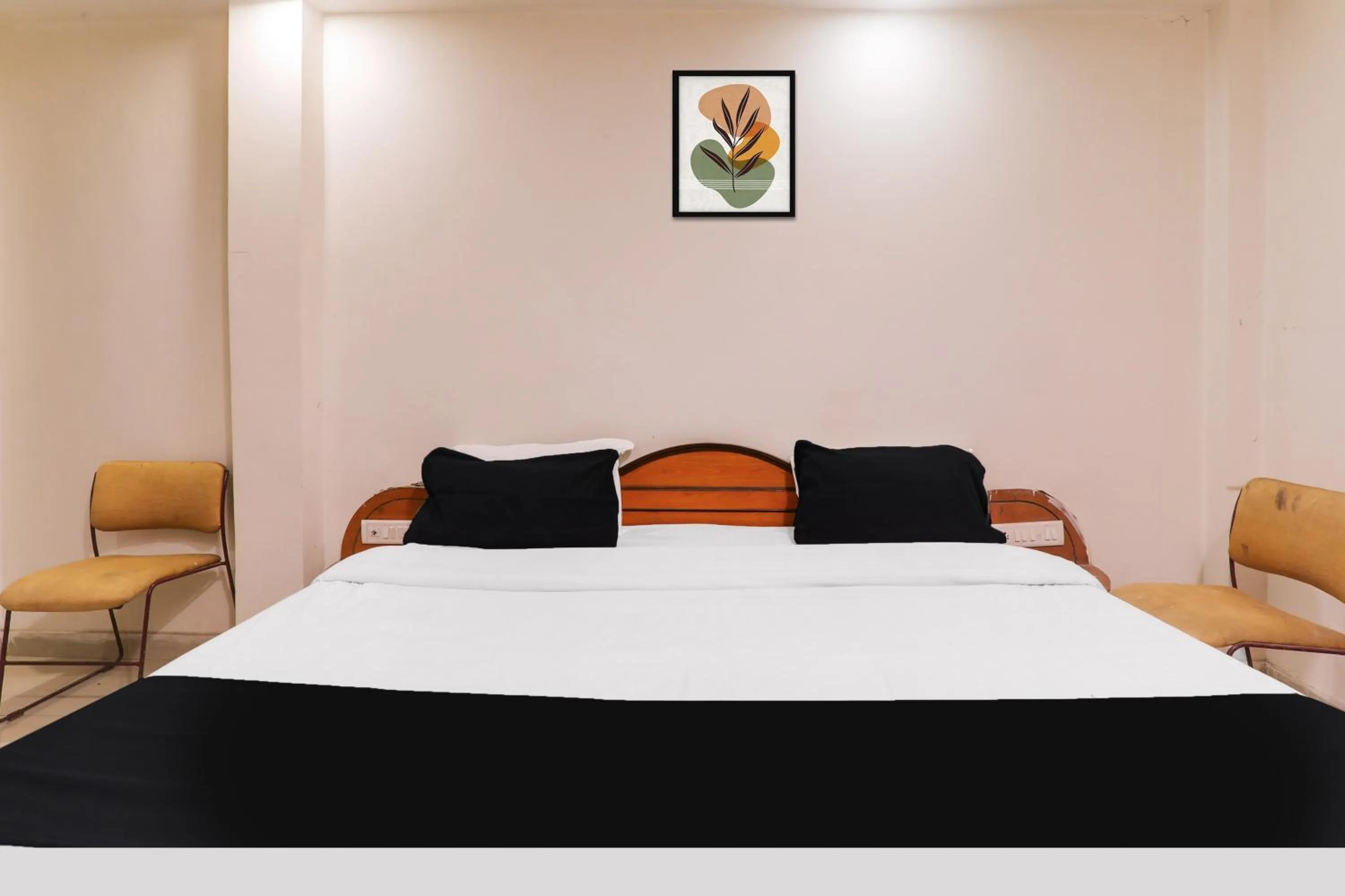 Bedroom, Bed in Hotel O TJ INTERNATIONAL