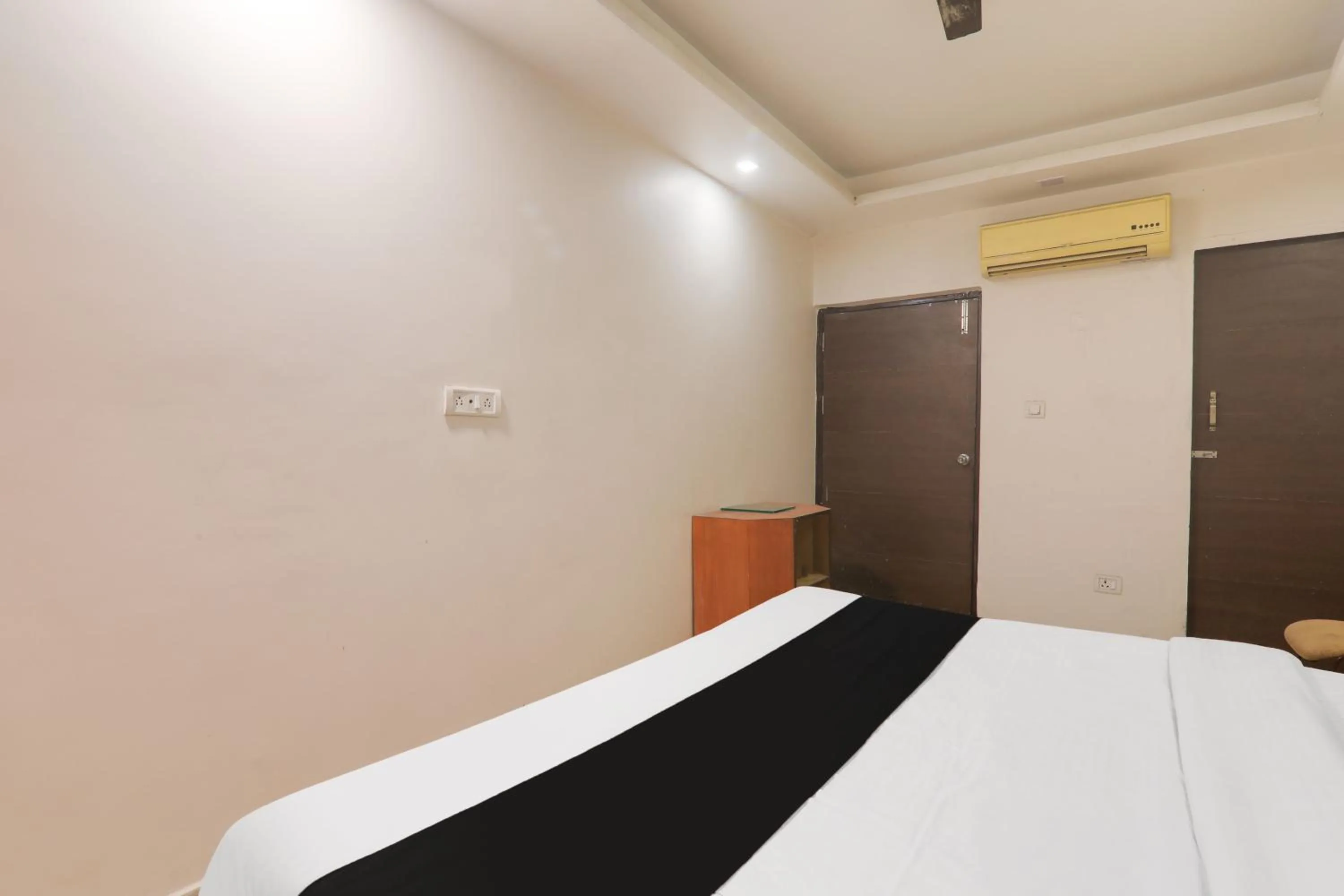 Bedroom, Bed in Hotel O TJ INTERNATIONAL