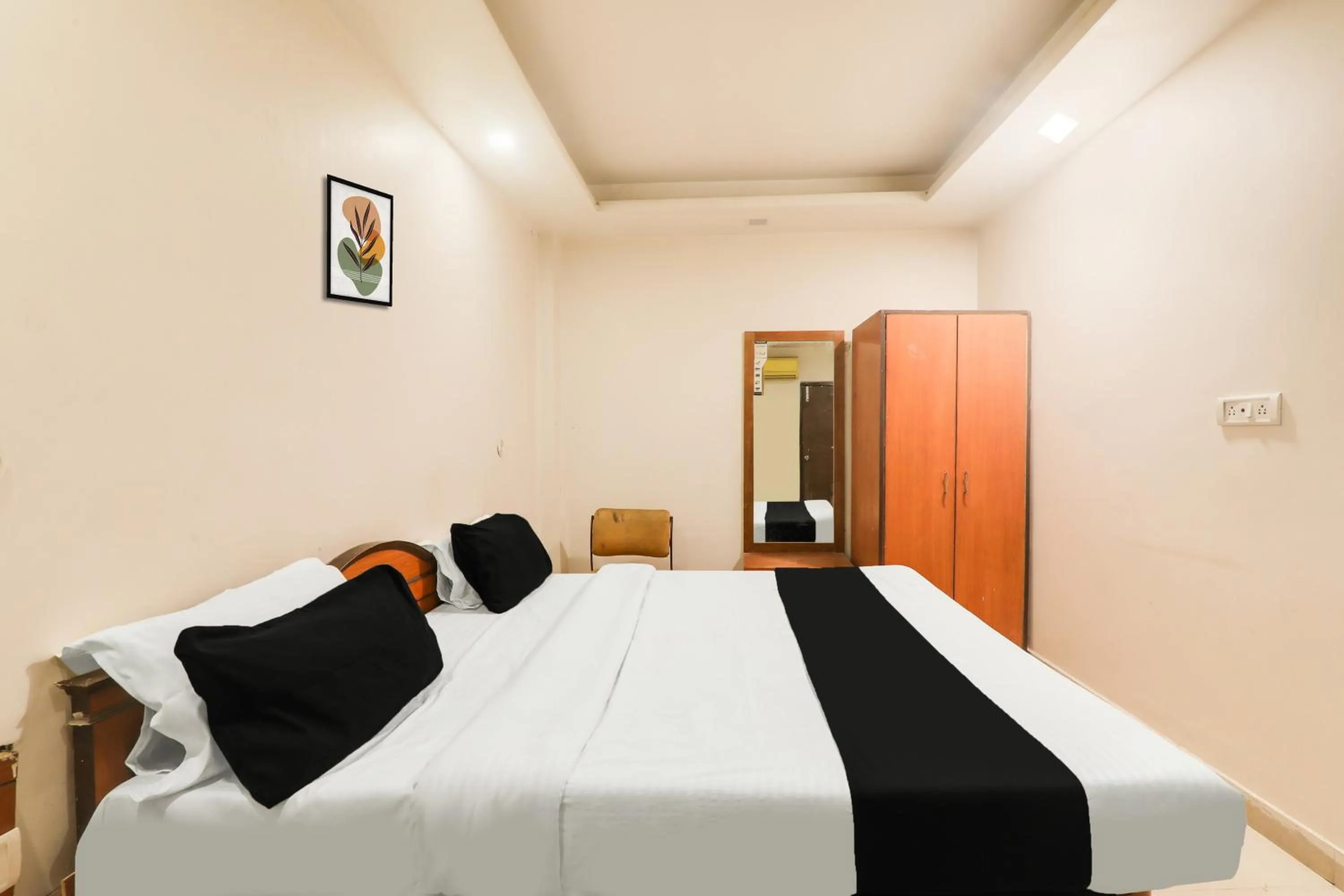 Bedroom, Bed in Hotel O TJ INTERNATIONAL