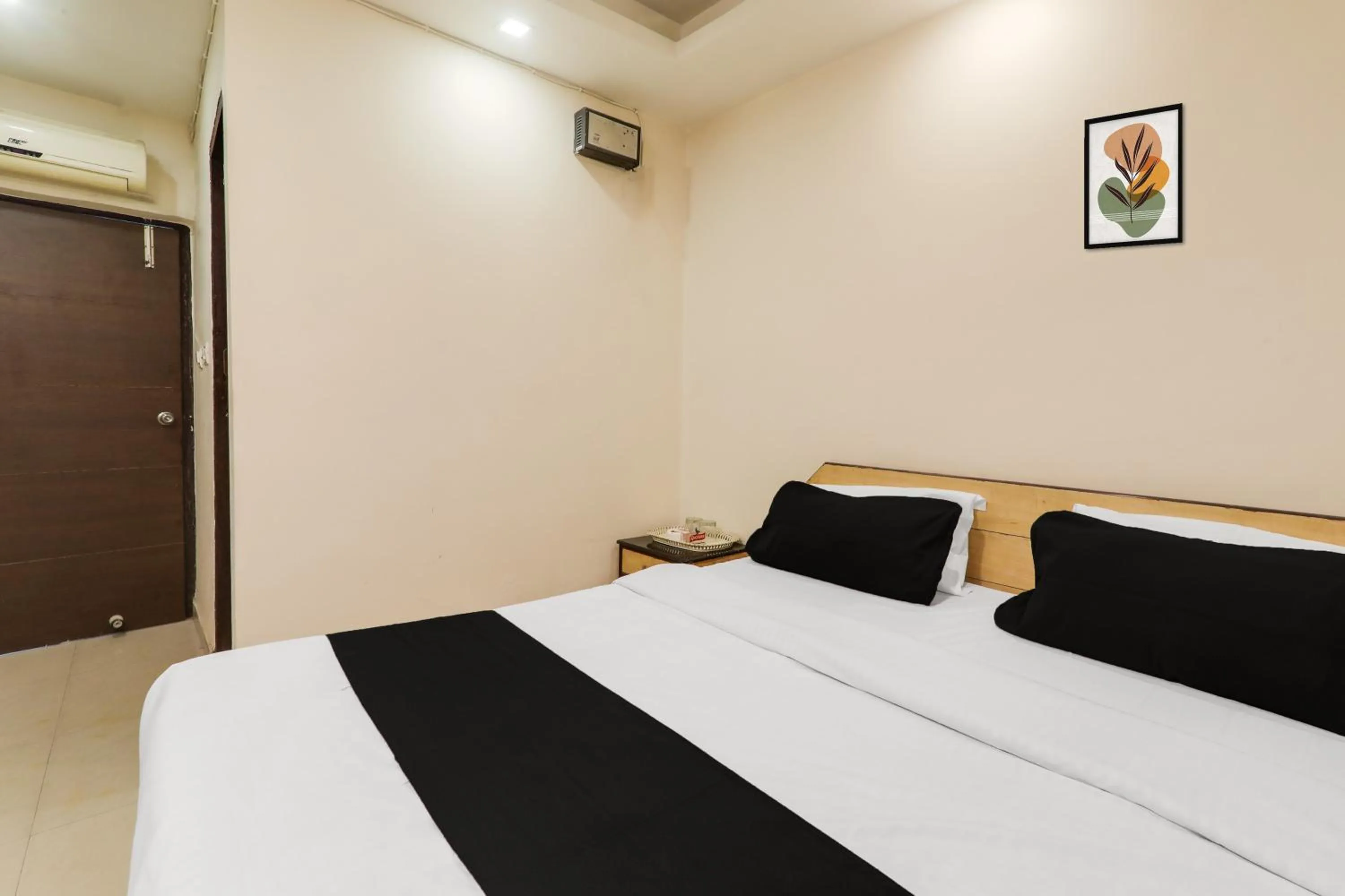 Bedroom, Bed in Hotel O TJ INTERNATIONAL