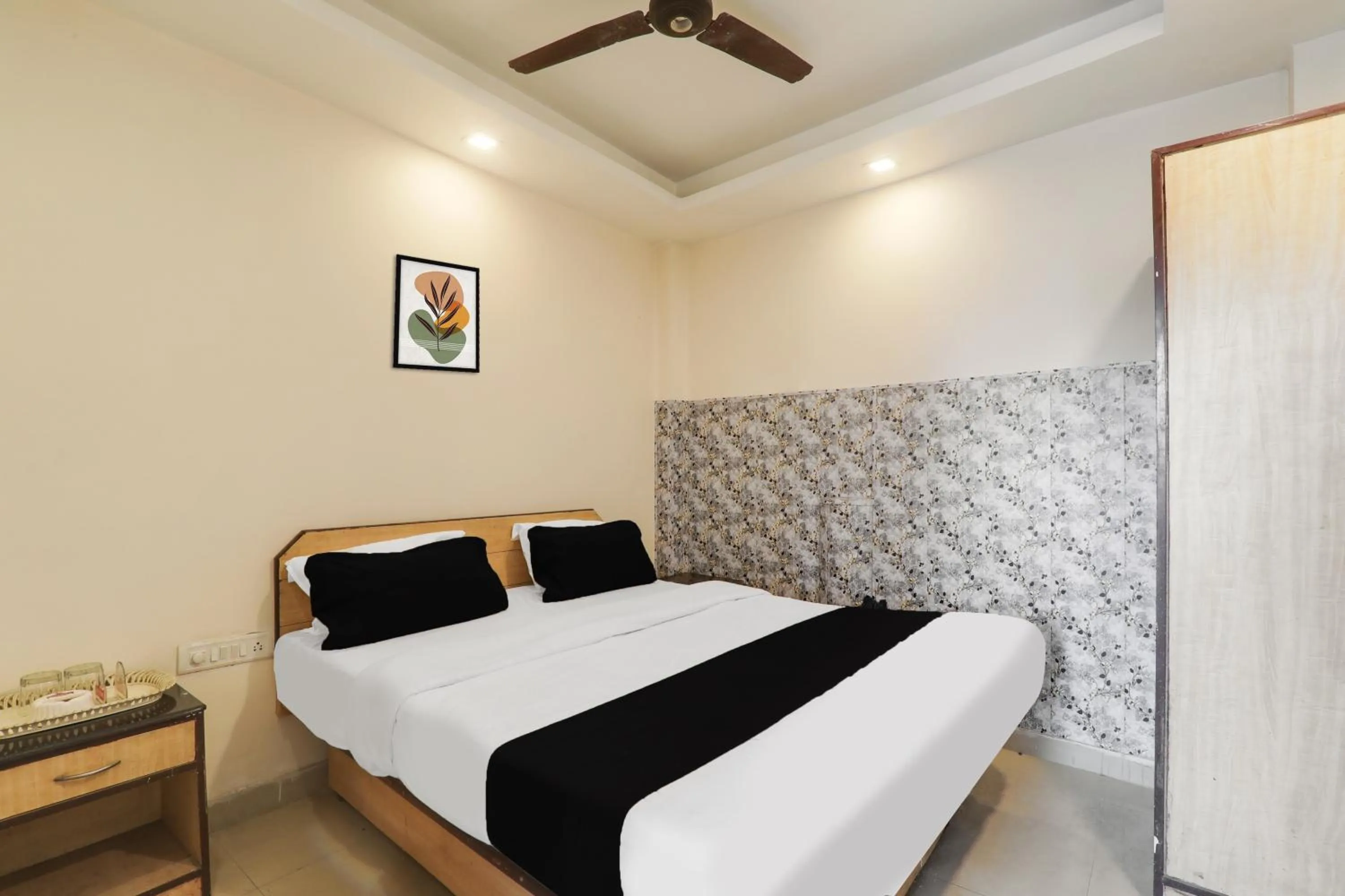 Bedroom, Bed in Hotel O TJ INTERNATIONAL