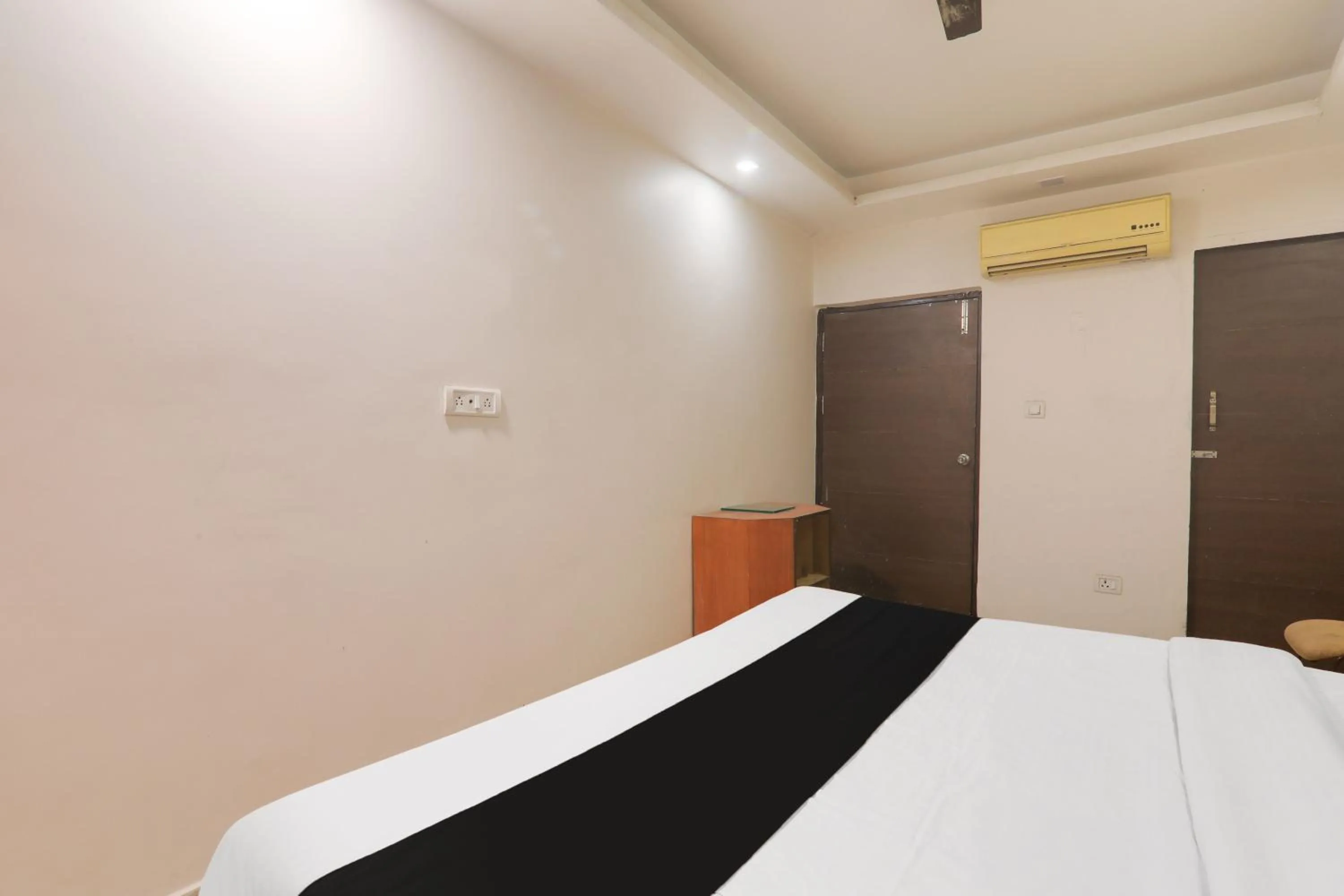 Bedroom, Bed in Super Hotel O TJ INTERNATIONAL