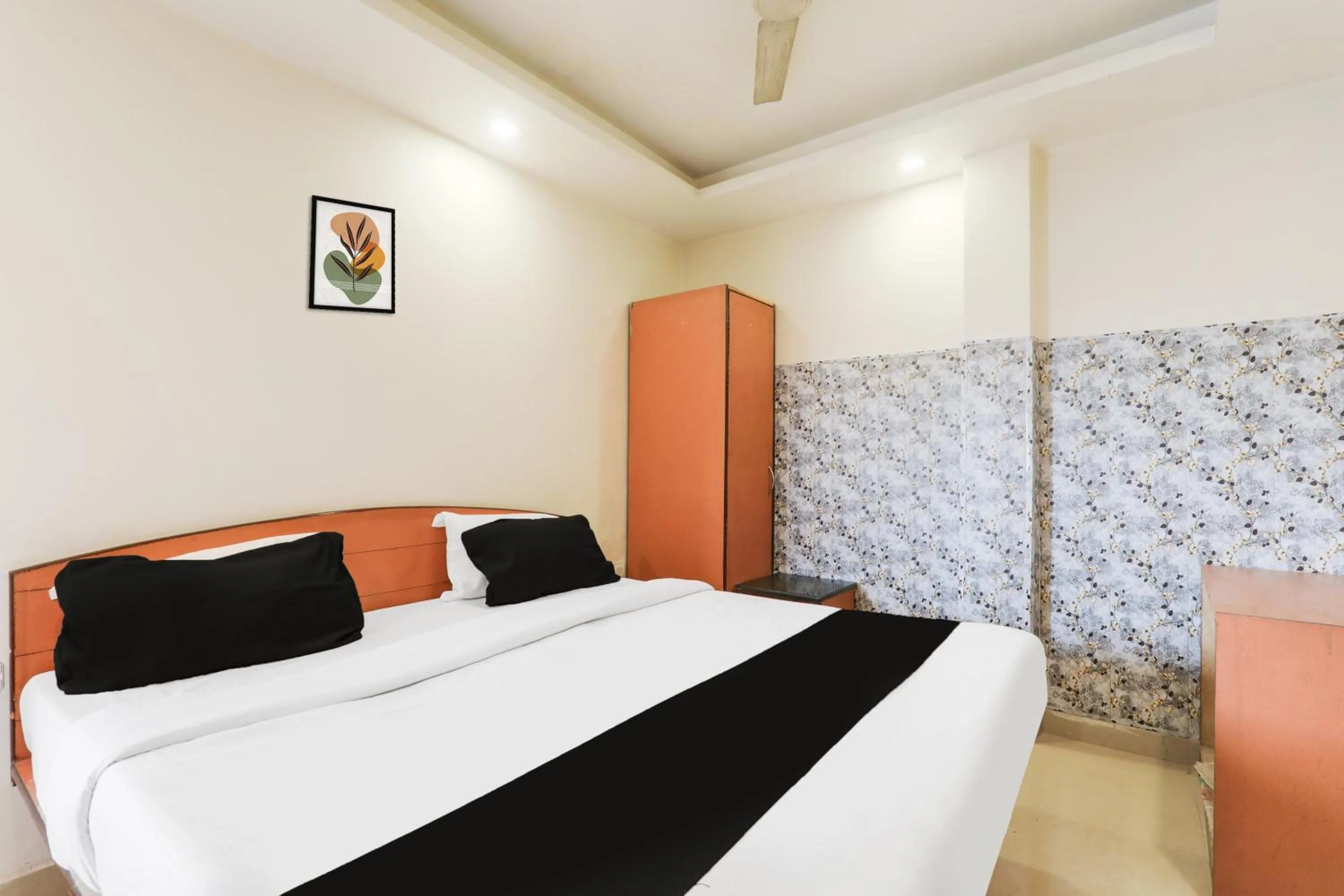 Bedroom, Bed in Hotel O TJ INTERNATIONAL