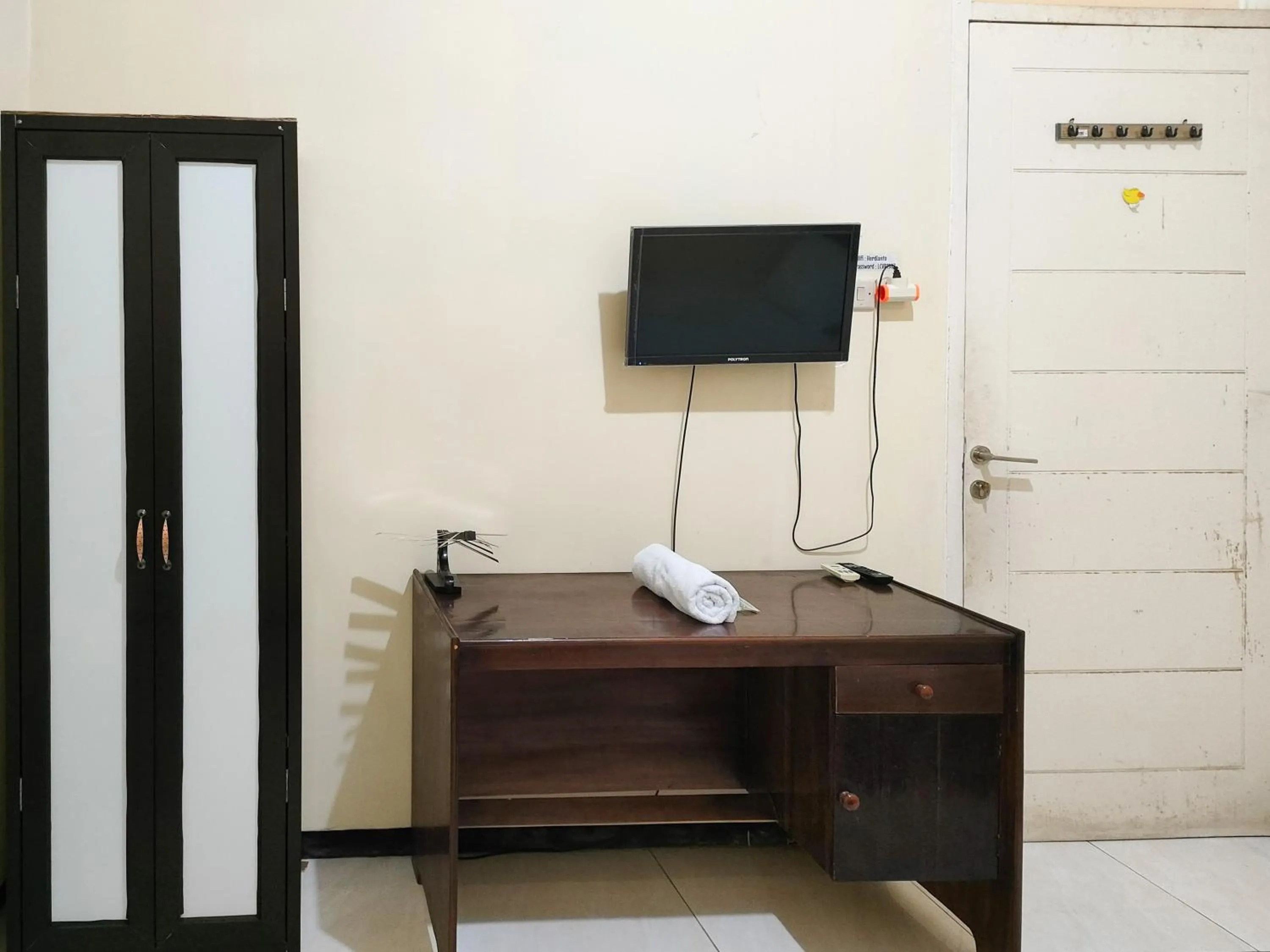 TV and multimedia in Hasana Guest House Syariah near Royal Plaza RedPartner