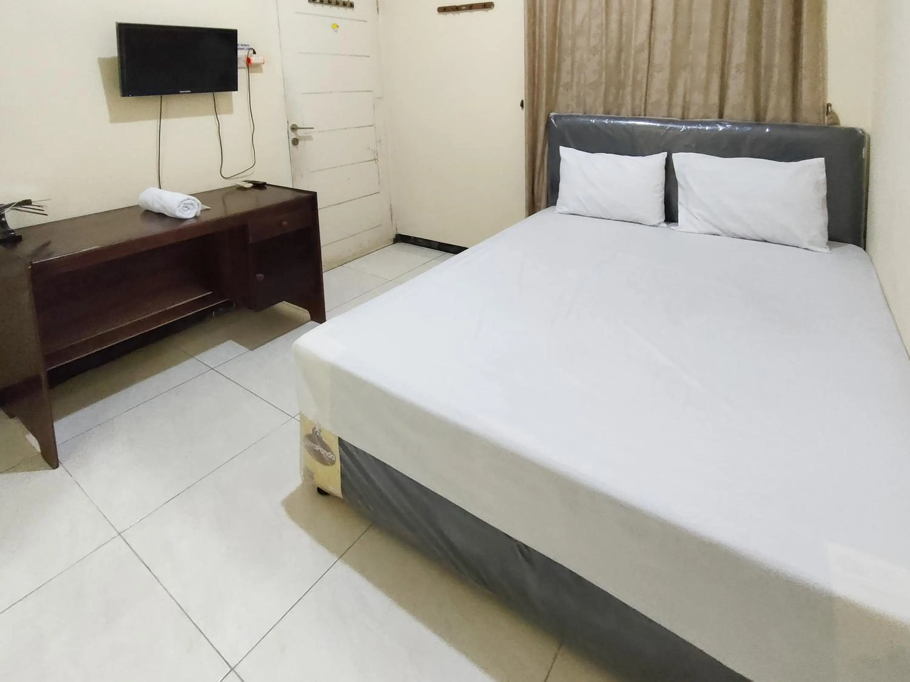 Bedroom, Bed in Hasana Guest House Syariah near Royal Plaza RedPartner