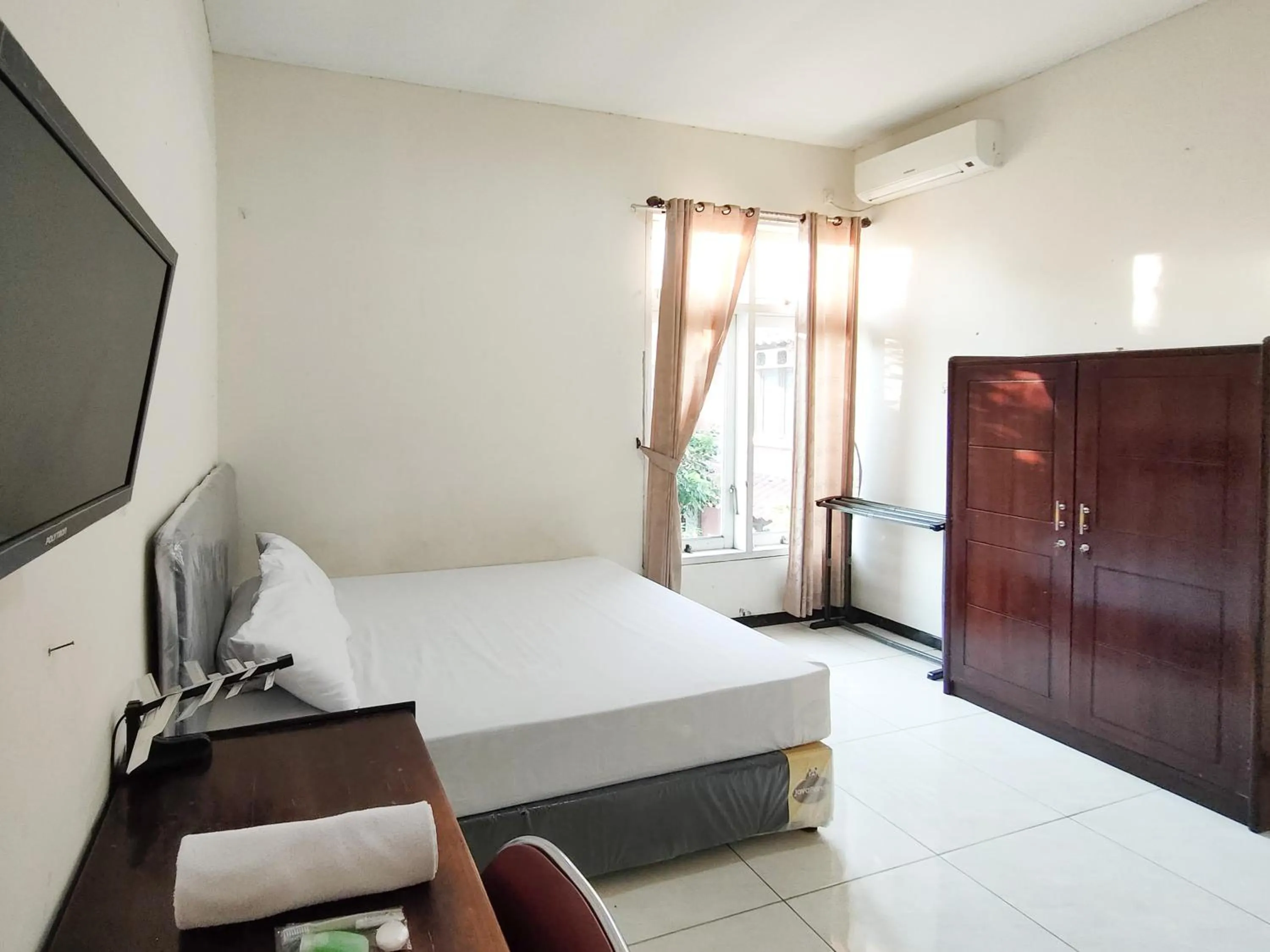Bedroom, Bed in Hasana Guest House Syariah near Royal Plaza RedPartner