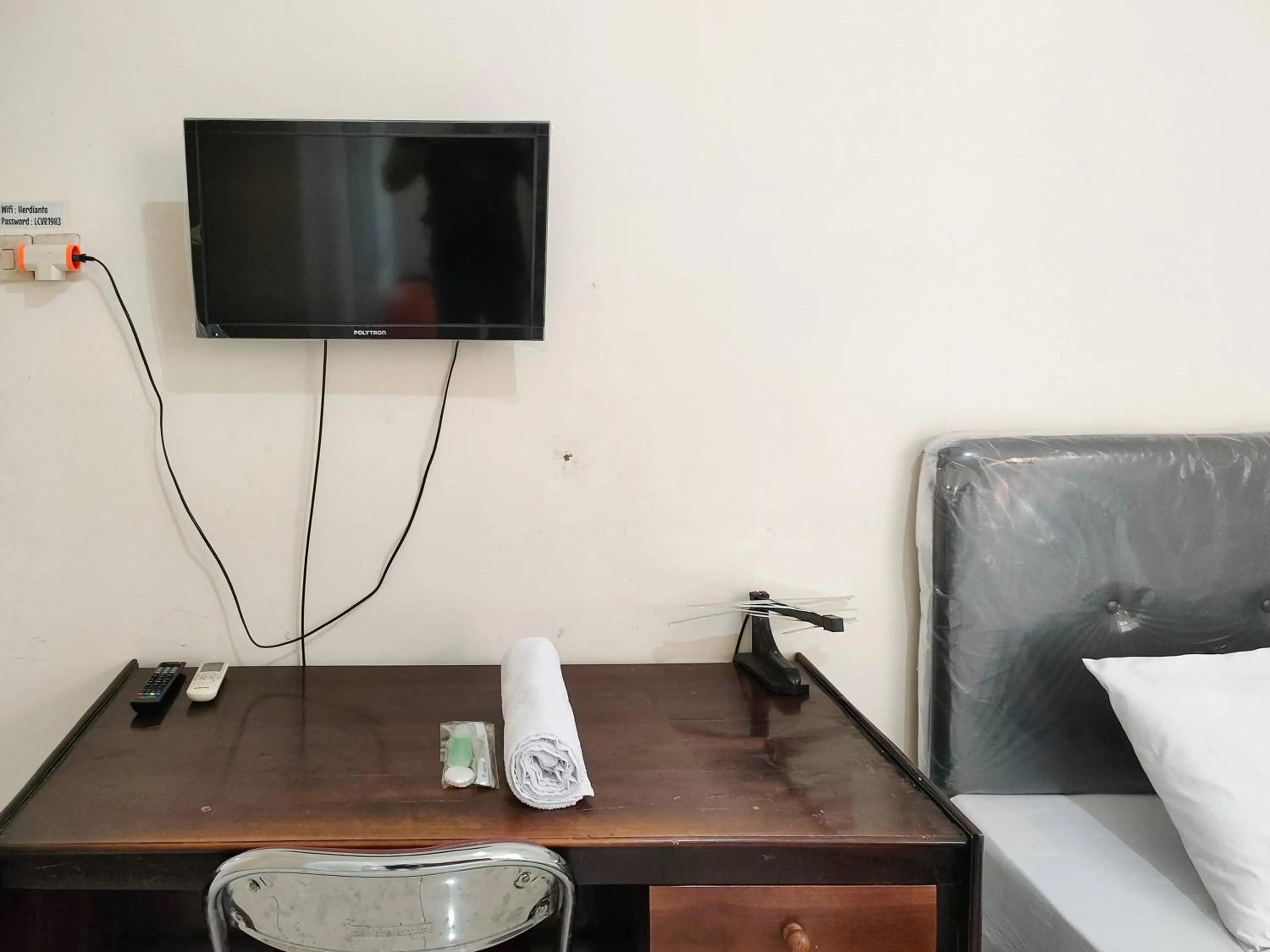 TV and multimedia in Hasana Guest House Syariah near Royal Plaza RedPartner