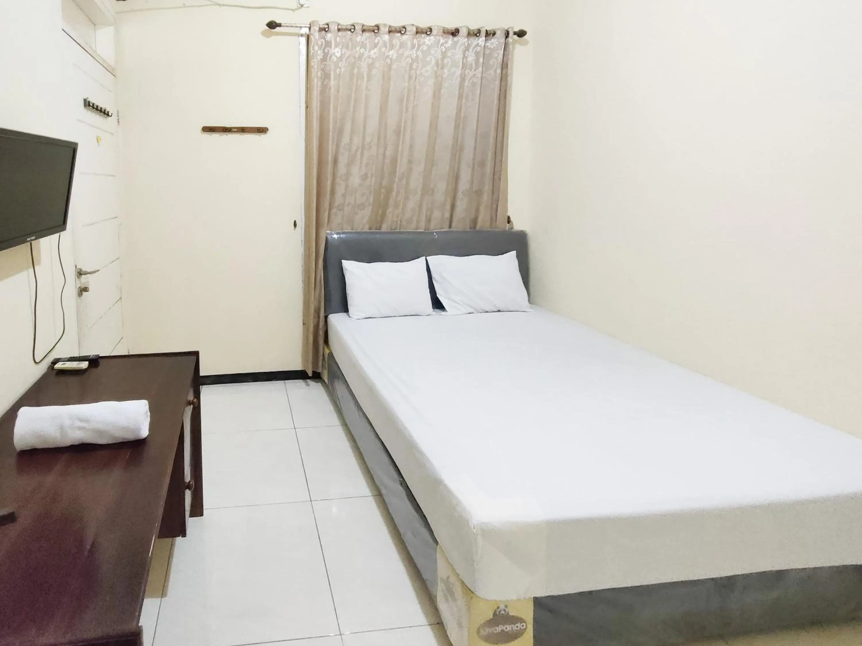 Bedroom, Bed in Hasana Guest House Syariah near Royal Plaza RedPartner