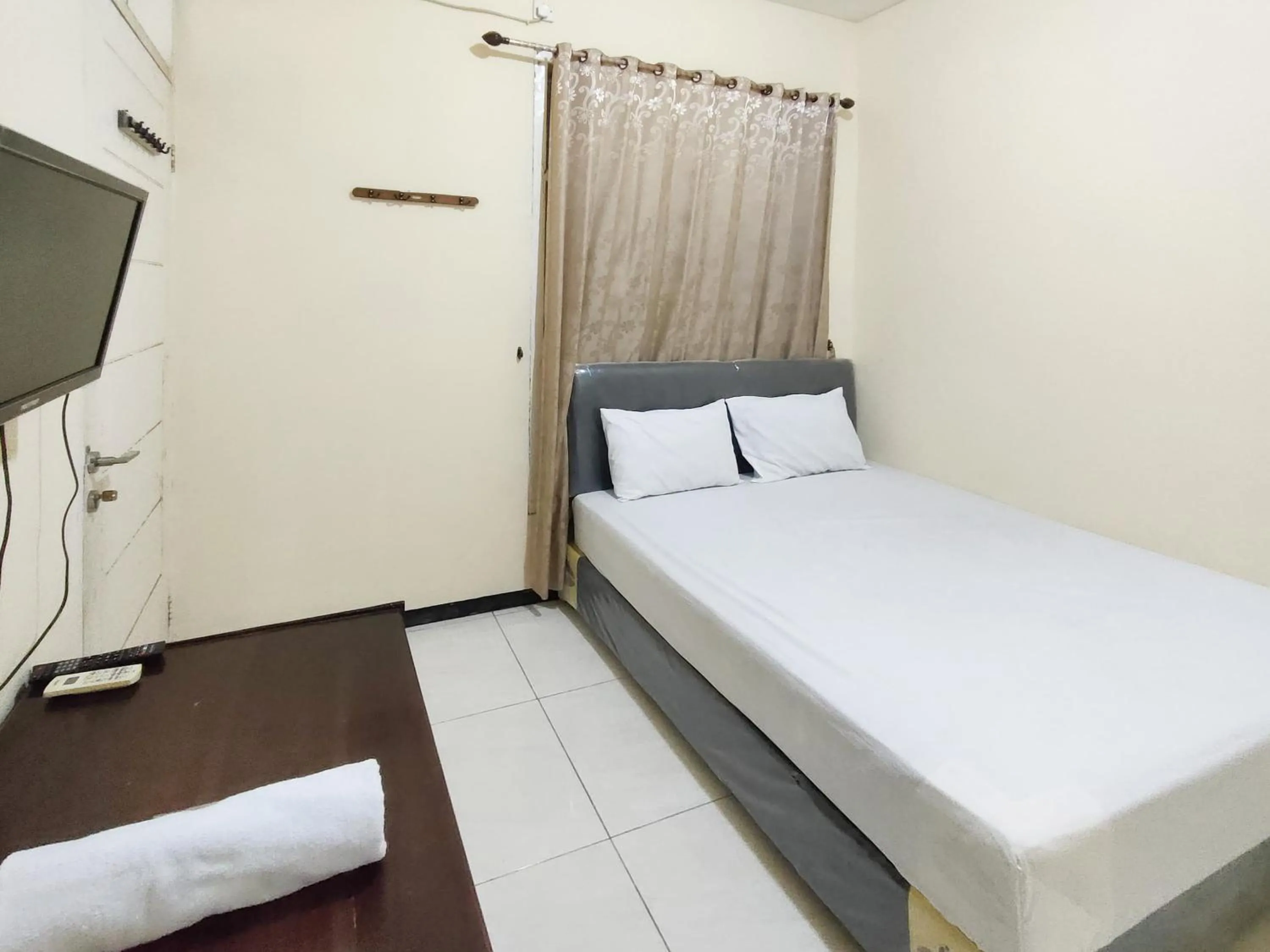 Bedroom, Bed in Hasana Guest House Syariah near Royal Plaza RedPartner