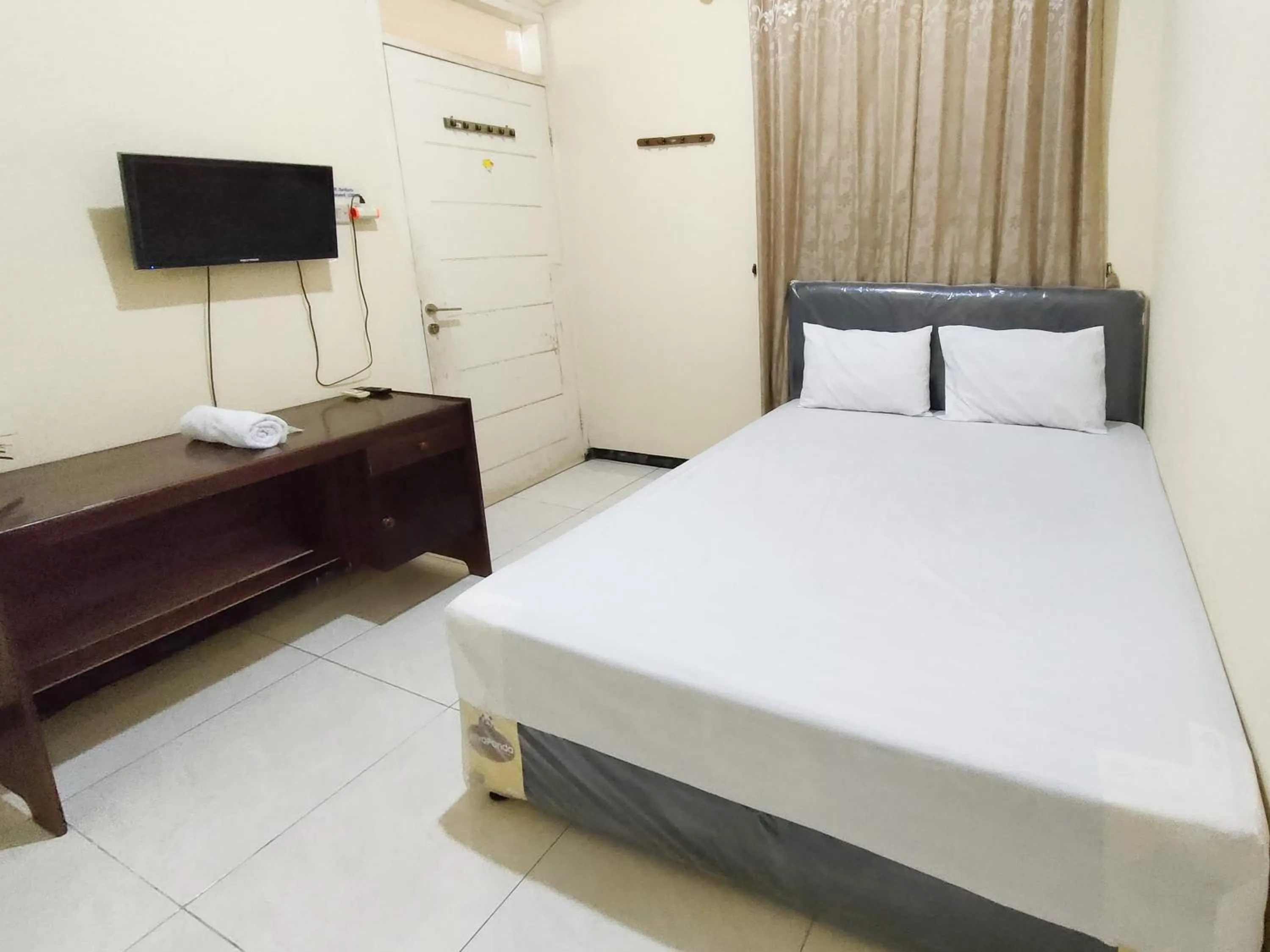 Bedroom, Bed in Hasana Guest House Syariah near Royal Plaza RedPartner