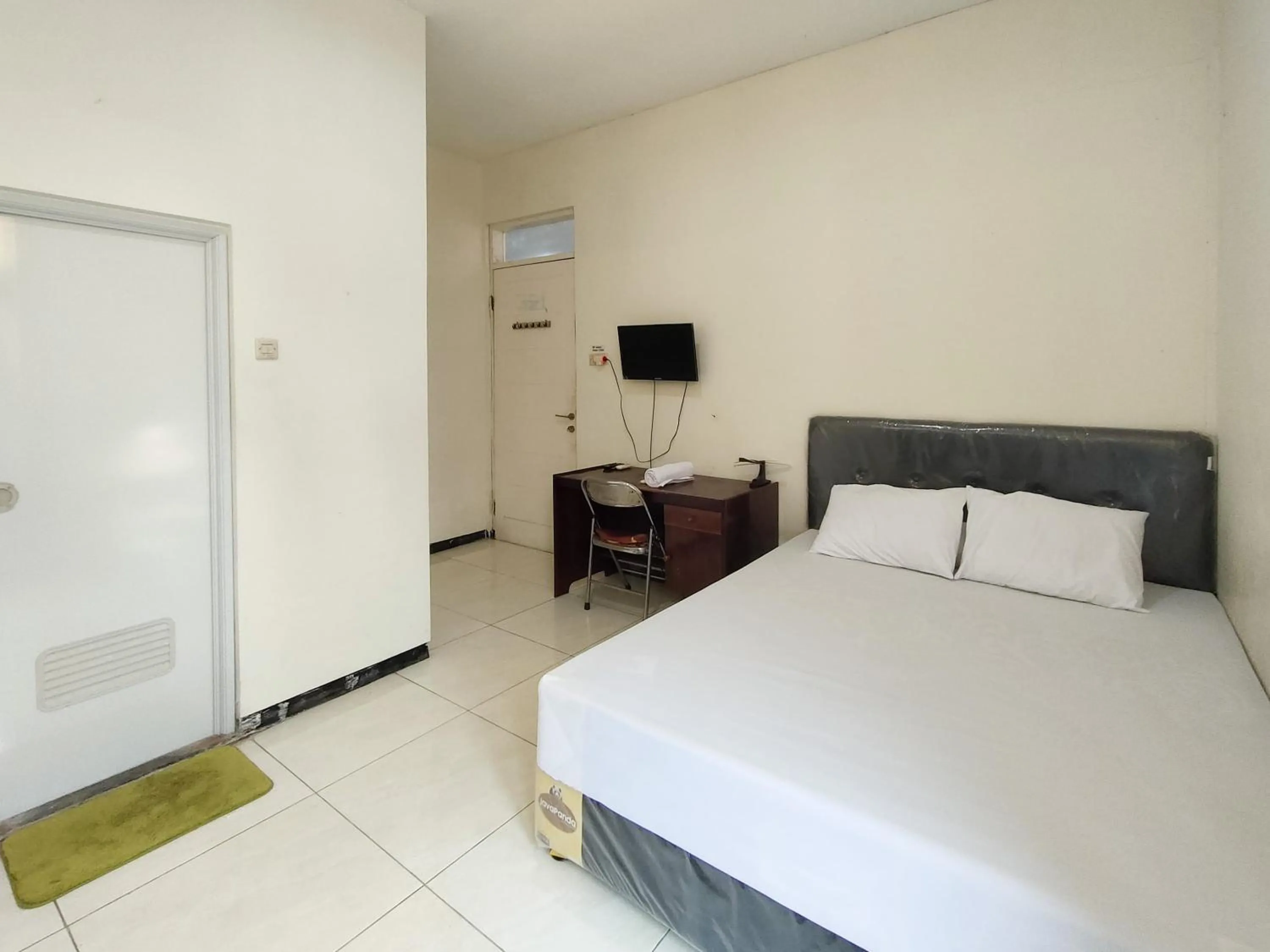 Bedroom, Bed in Hasana Guest House Syariah near Royal Plaza RedPartner
