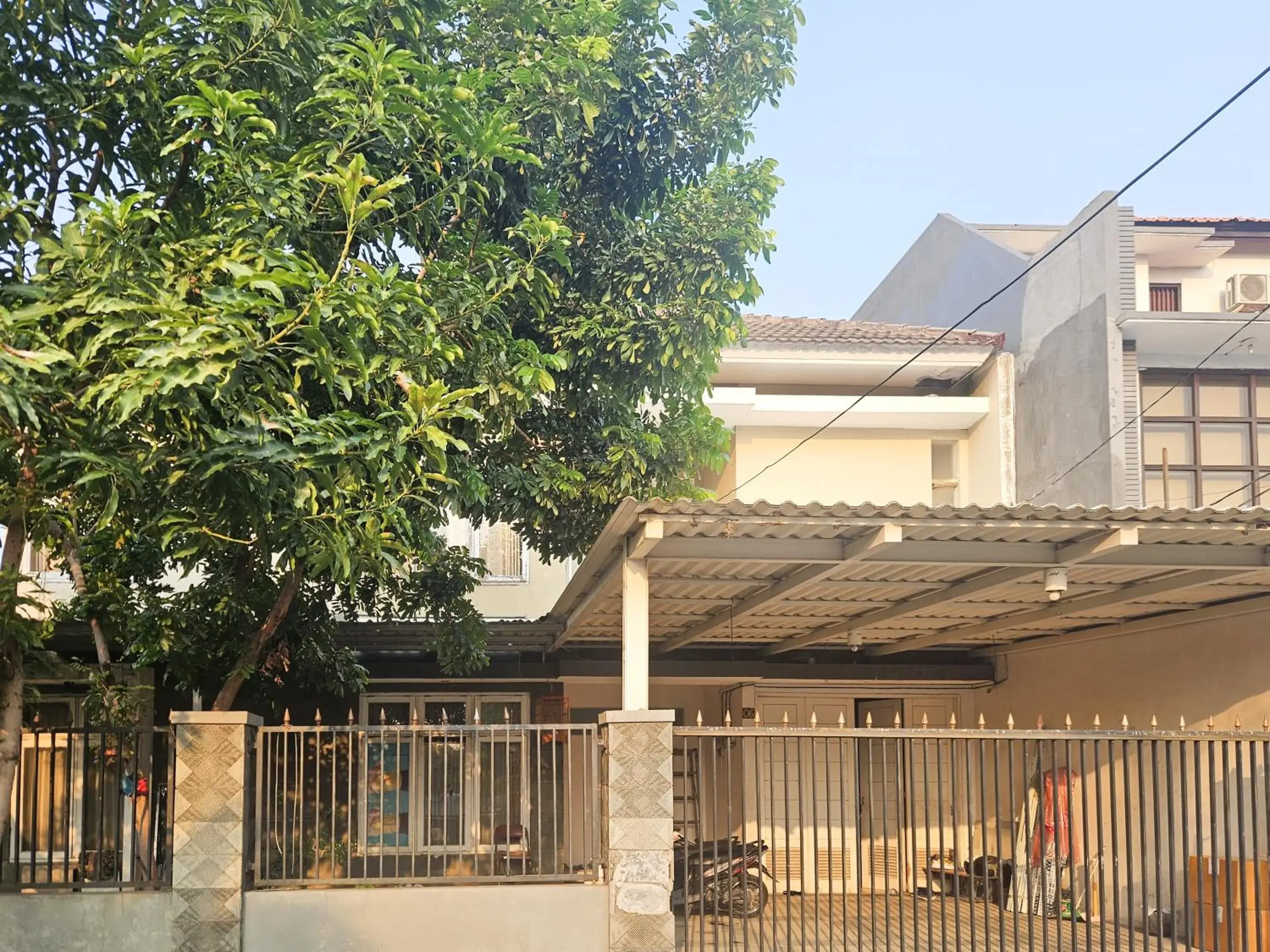 Hasana Guest House Syariah near Royal Plaza RedPartner Hasana Guest House Syariah near Royal Plaza RedPartner