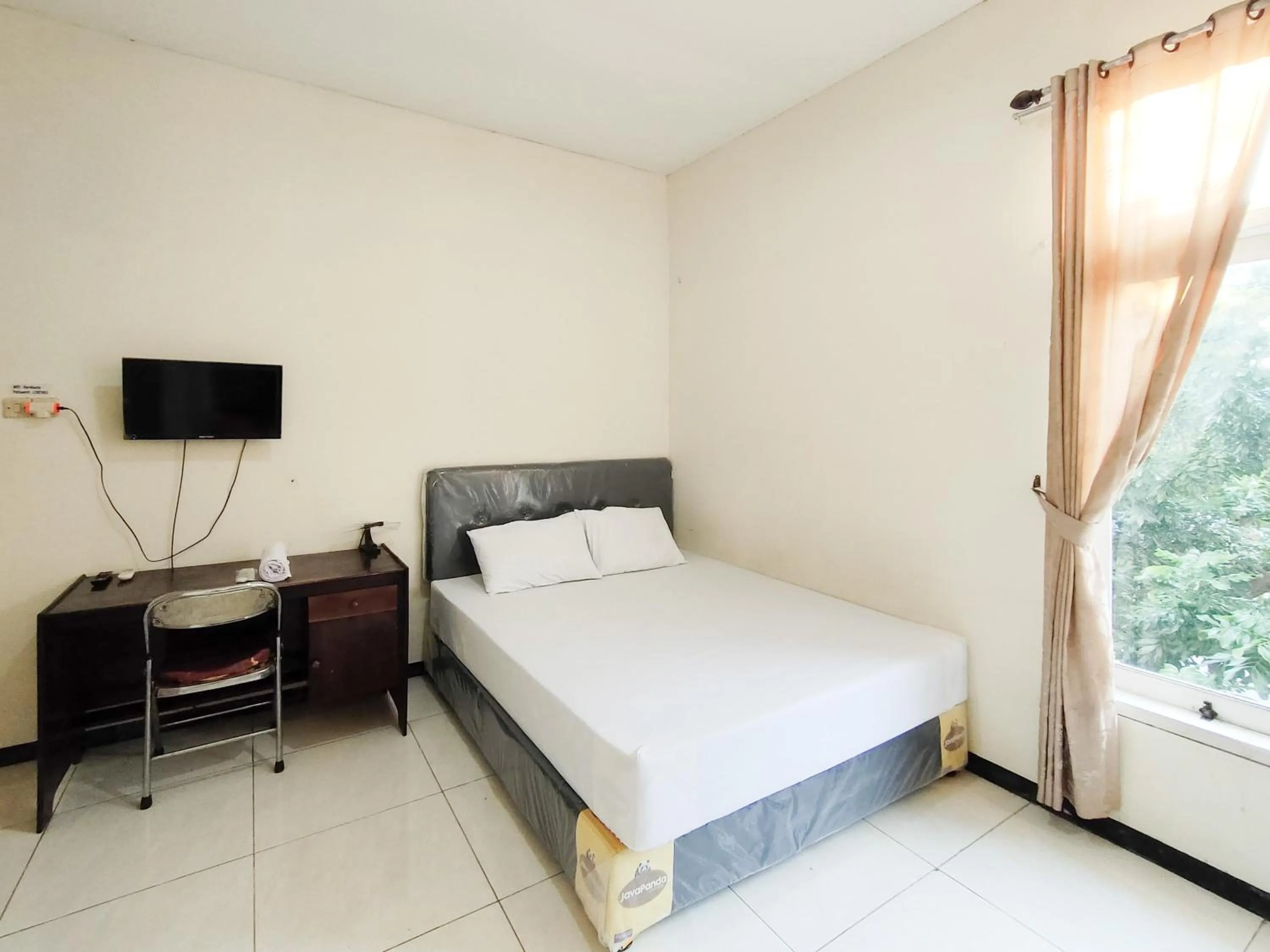 Bedroom, Bed in Hasana Guest House Syariah near Royal Plaza RedPartner