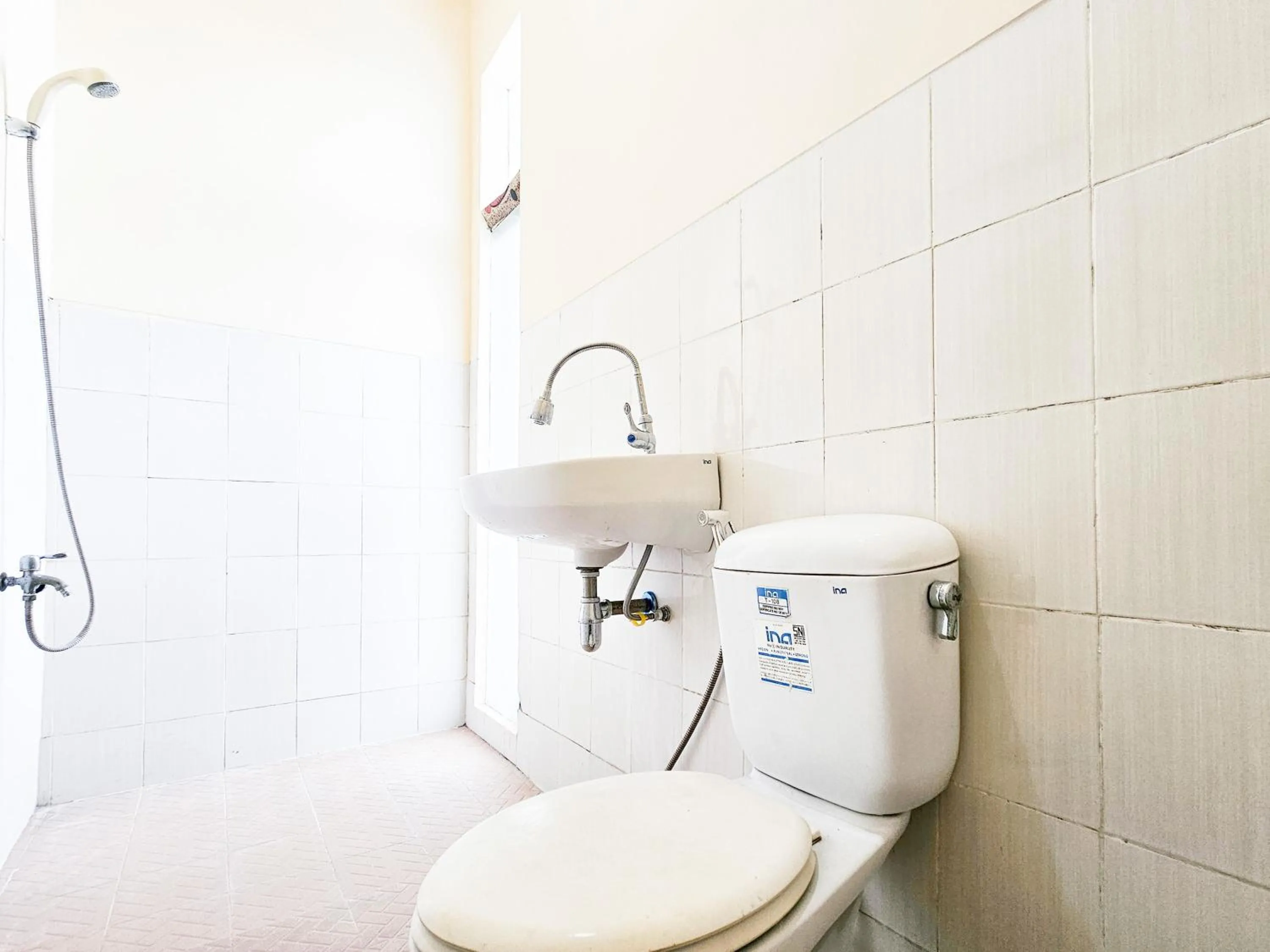 Bathroom in Hasana Guest House Syariah near Royal Plaza RedPartner