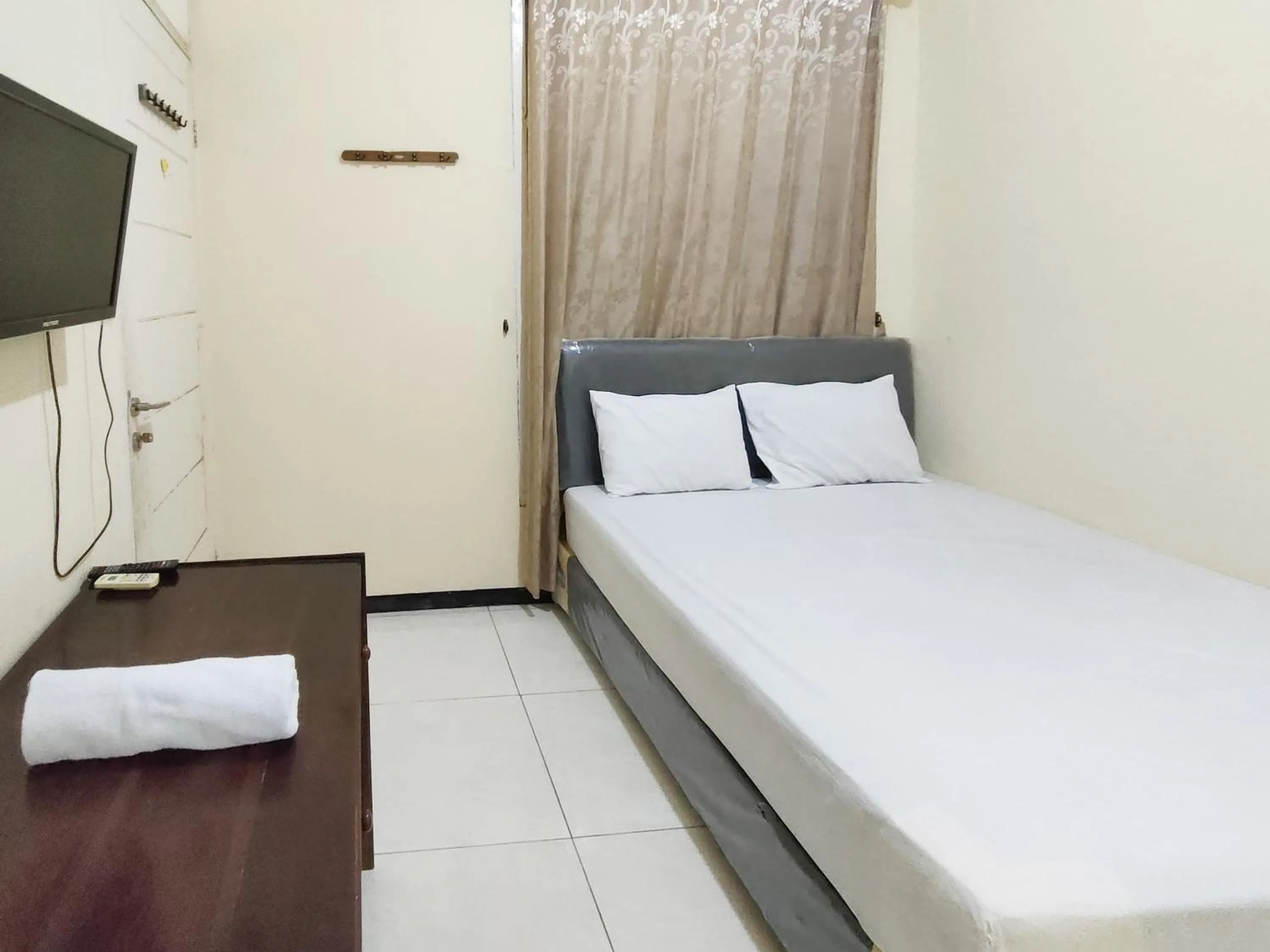 Bedroom, Bed in Hasana Guest House Syariah near Royal Plaza RedPartner