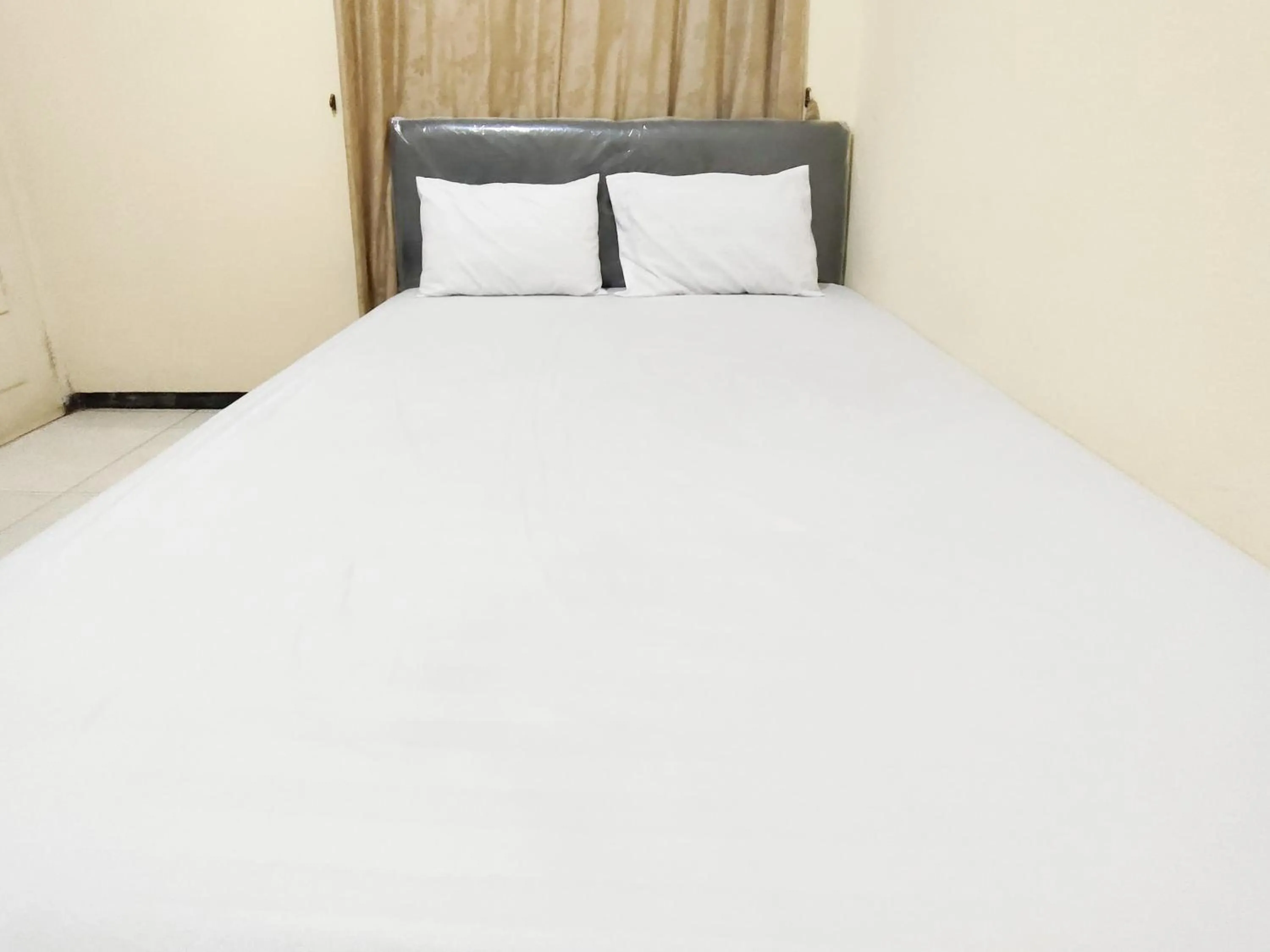 Bedroom, Bed in Hasana Guest House Syariah near Royal Plaza RedPartner