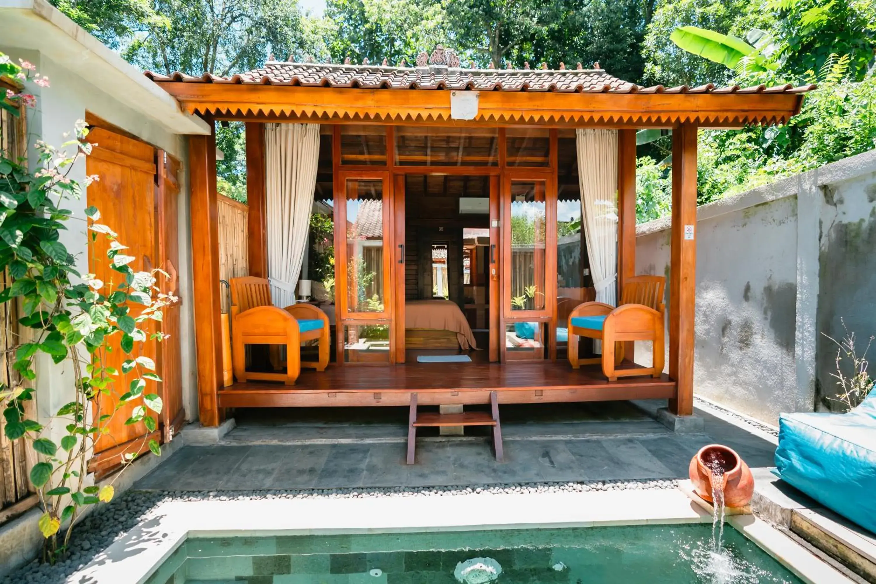 Property building in Ngesil Private Joglo & Pool Property building in Ngesil Private Joglo & Pool