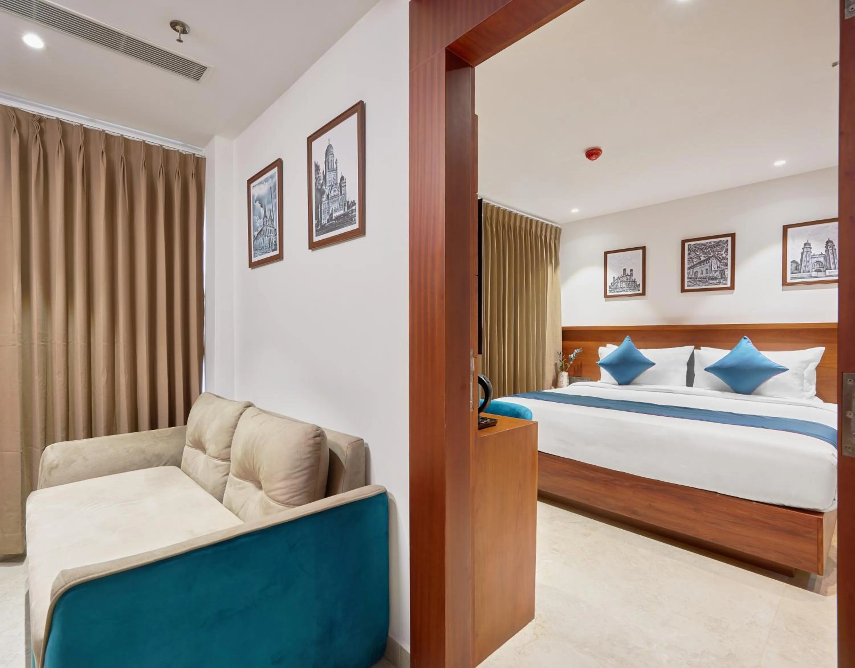 Living room, Bed in Q-White Crescent