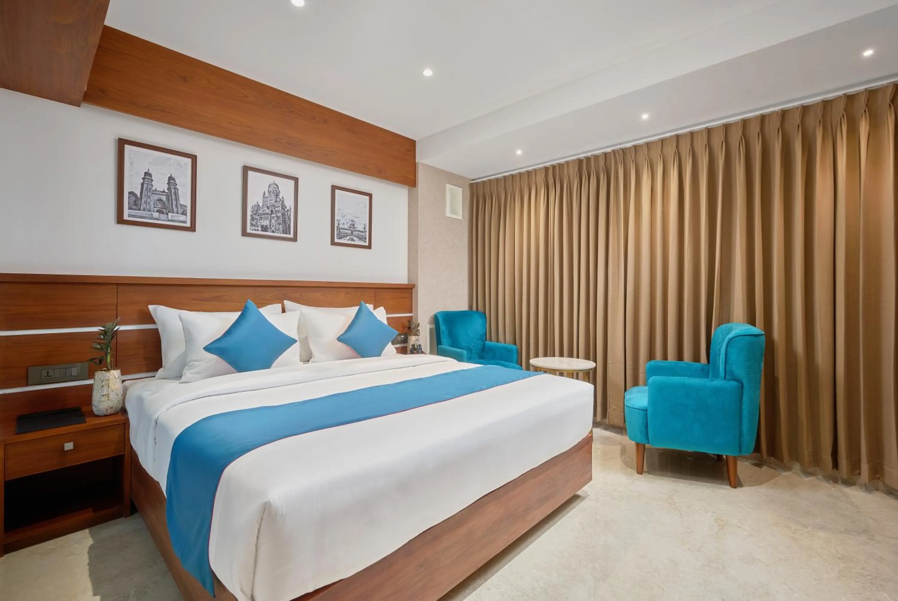 Restaurant/places to eat, Bed in Q-White Crescent