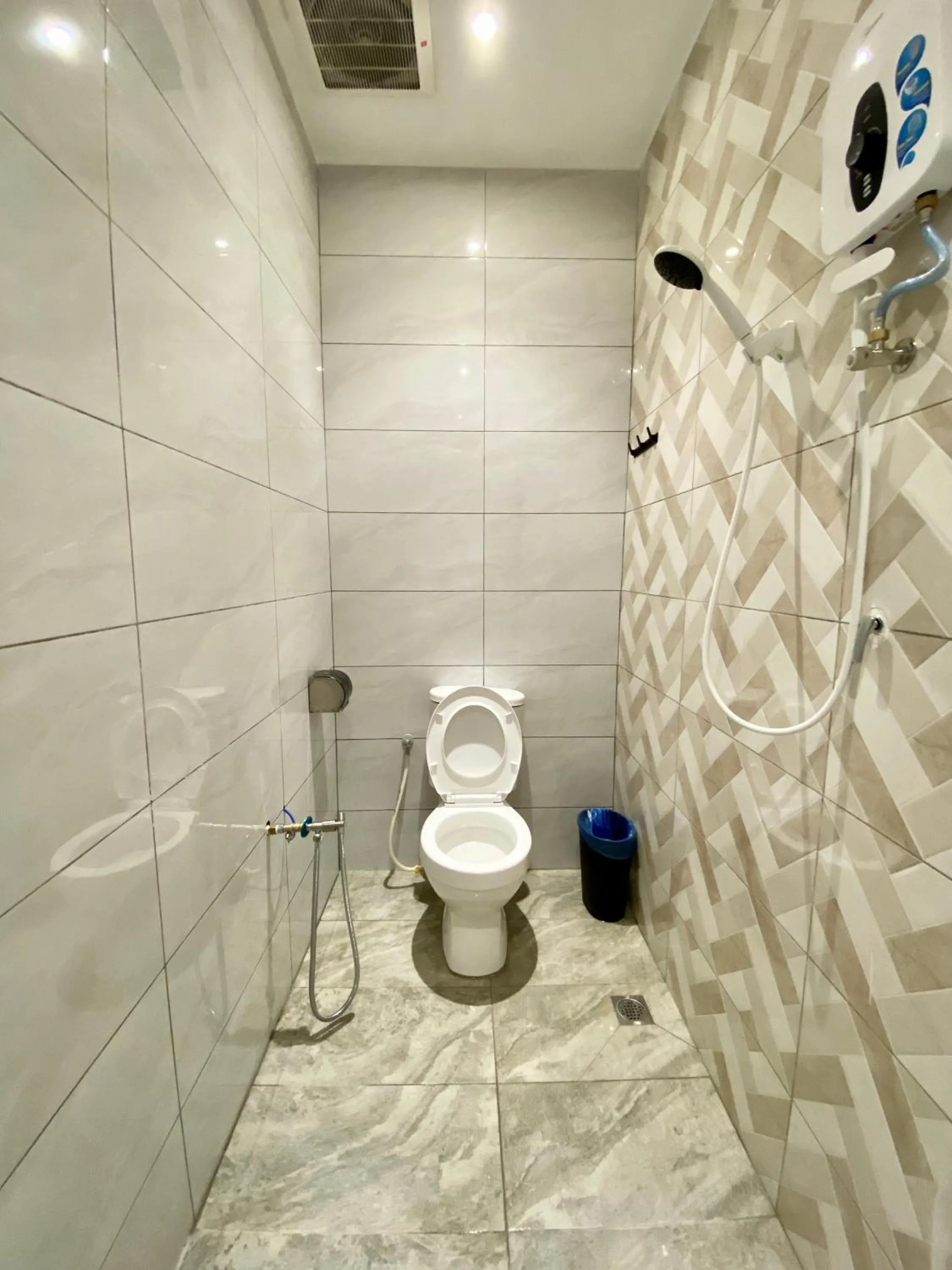 Bathroom in The 6N by Sky Hive