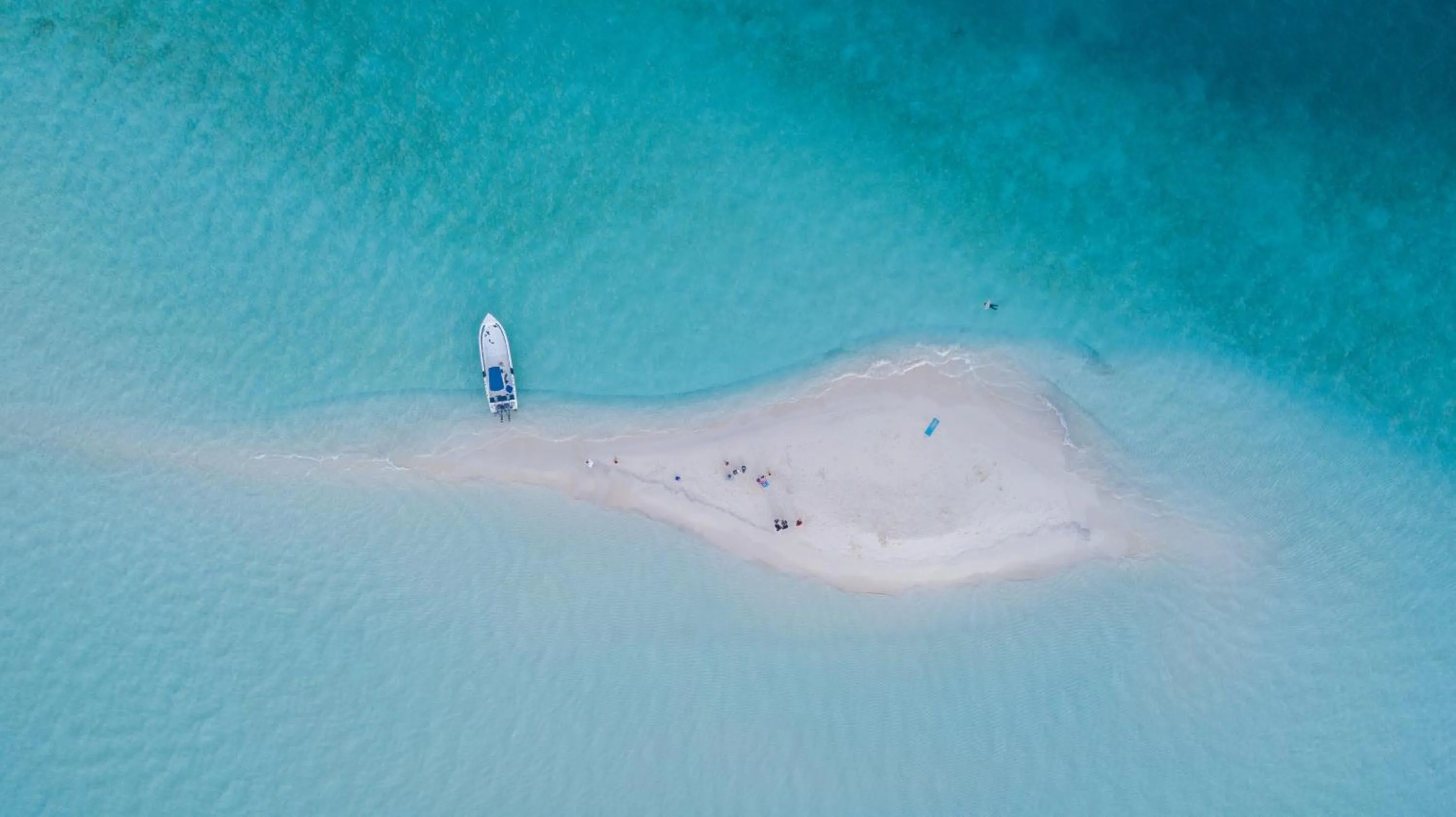 Beach in Ganduvaru Villa