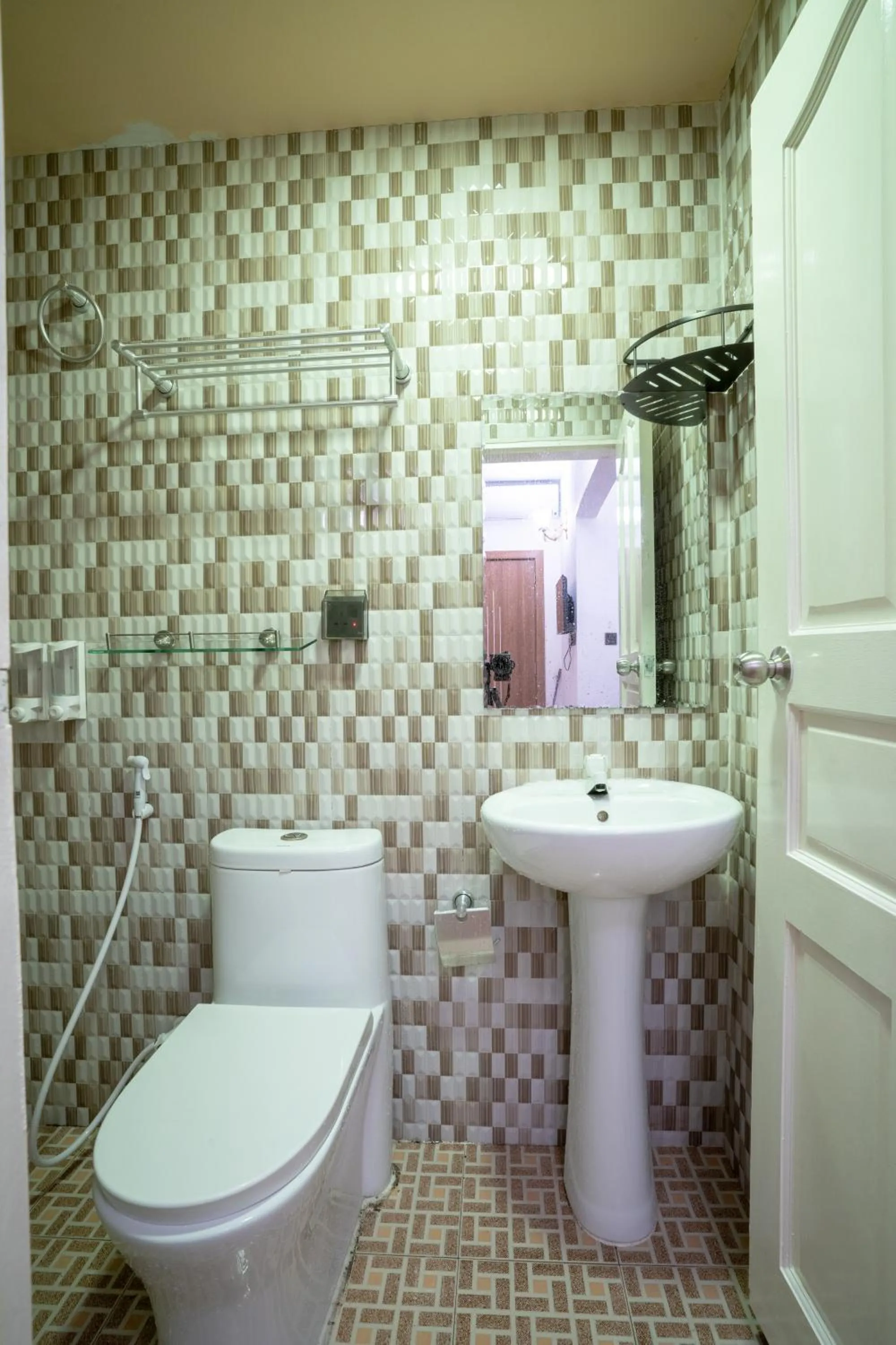 Shower in Ganduvaru Villa