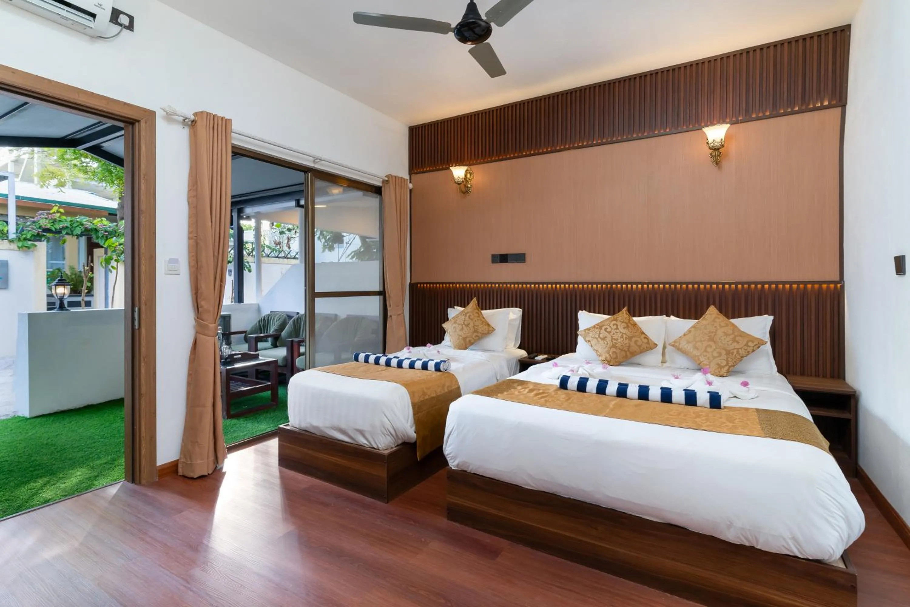 Patio, Bed in Ganduvaru Villa