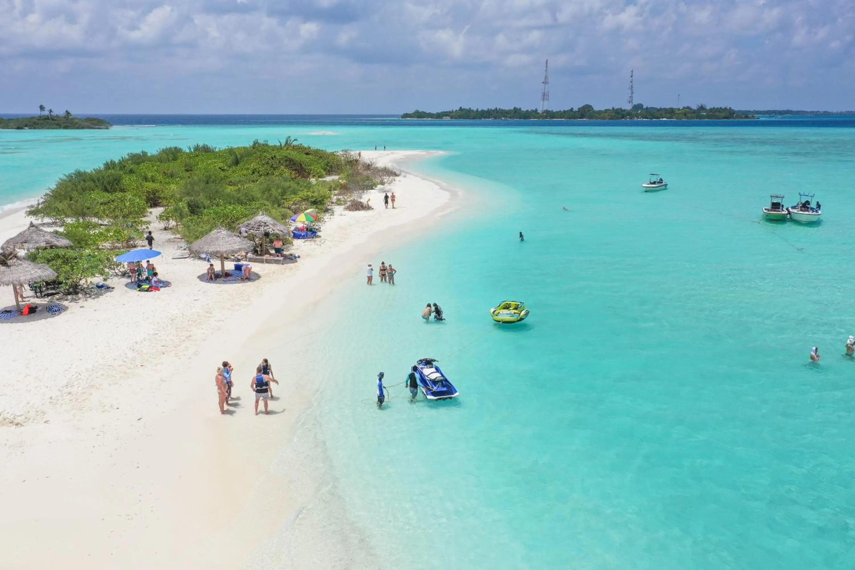 Beach in Ganduvaru Villa