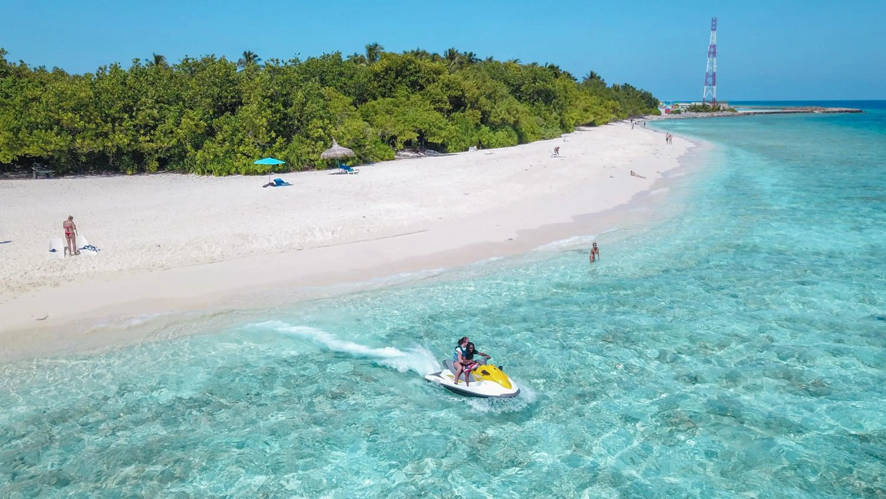 Beach in Ganduvaru Villa