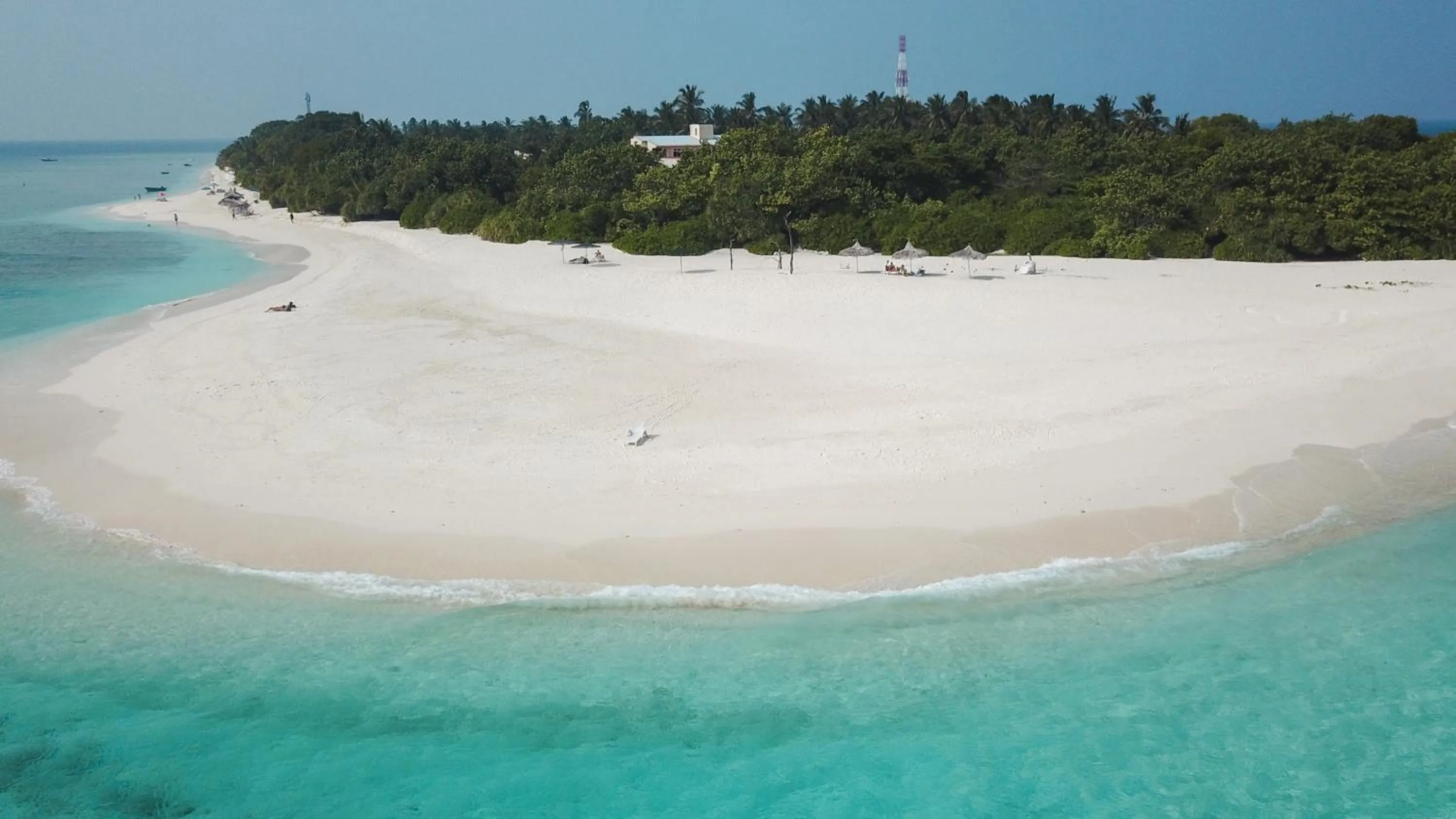 Beach in Ganduvaru Villa