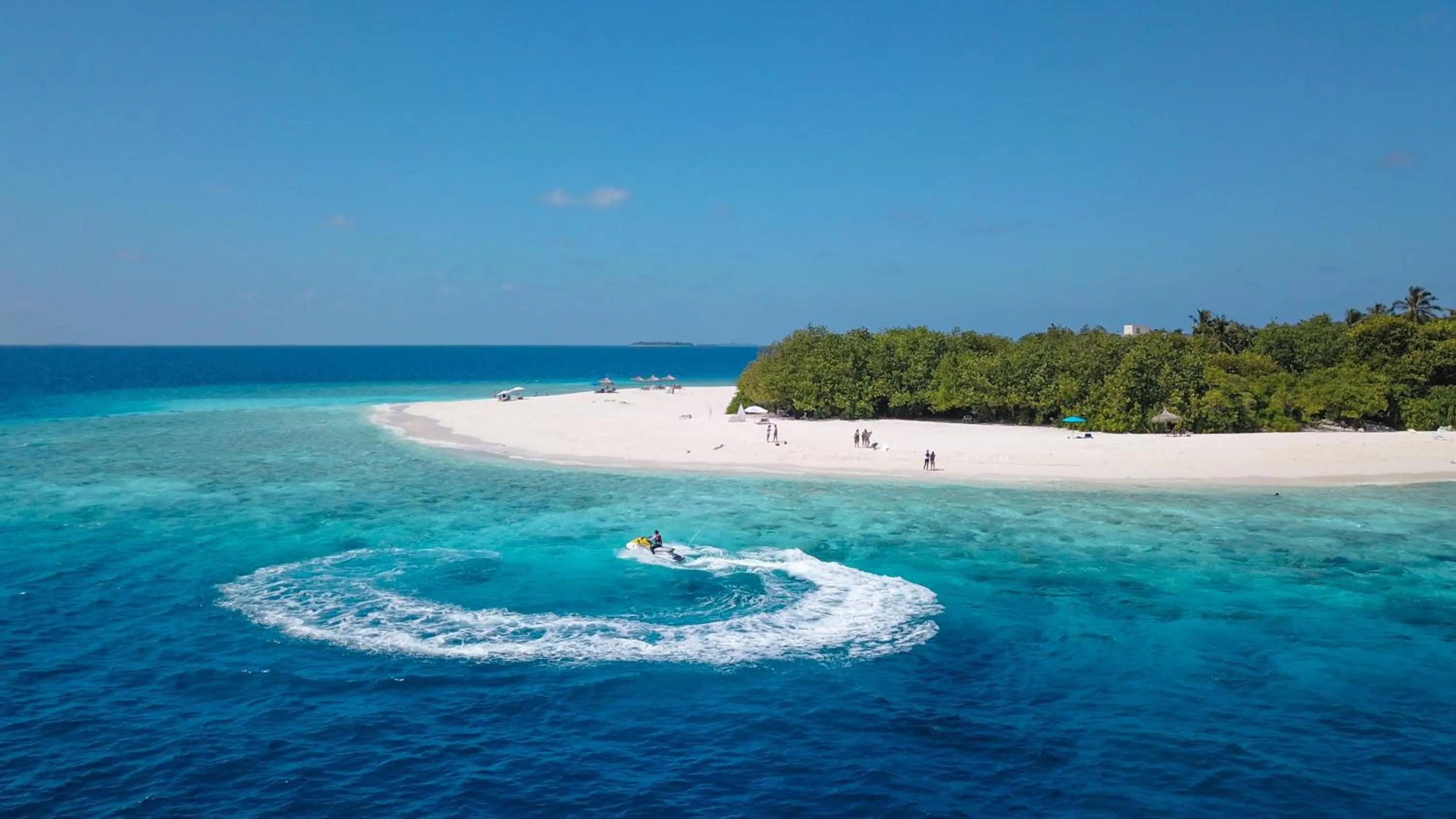 Beach in Ganduvaru Villa