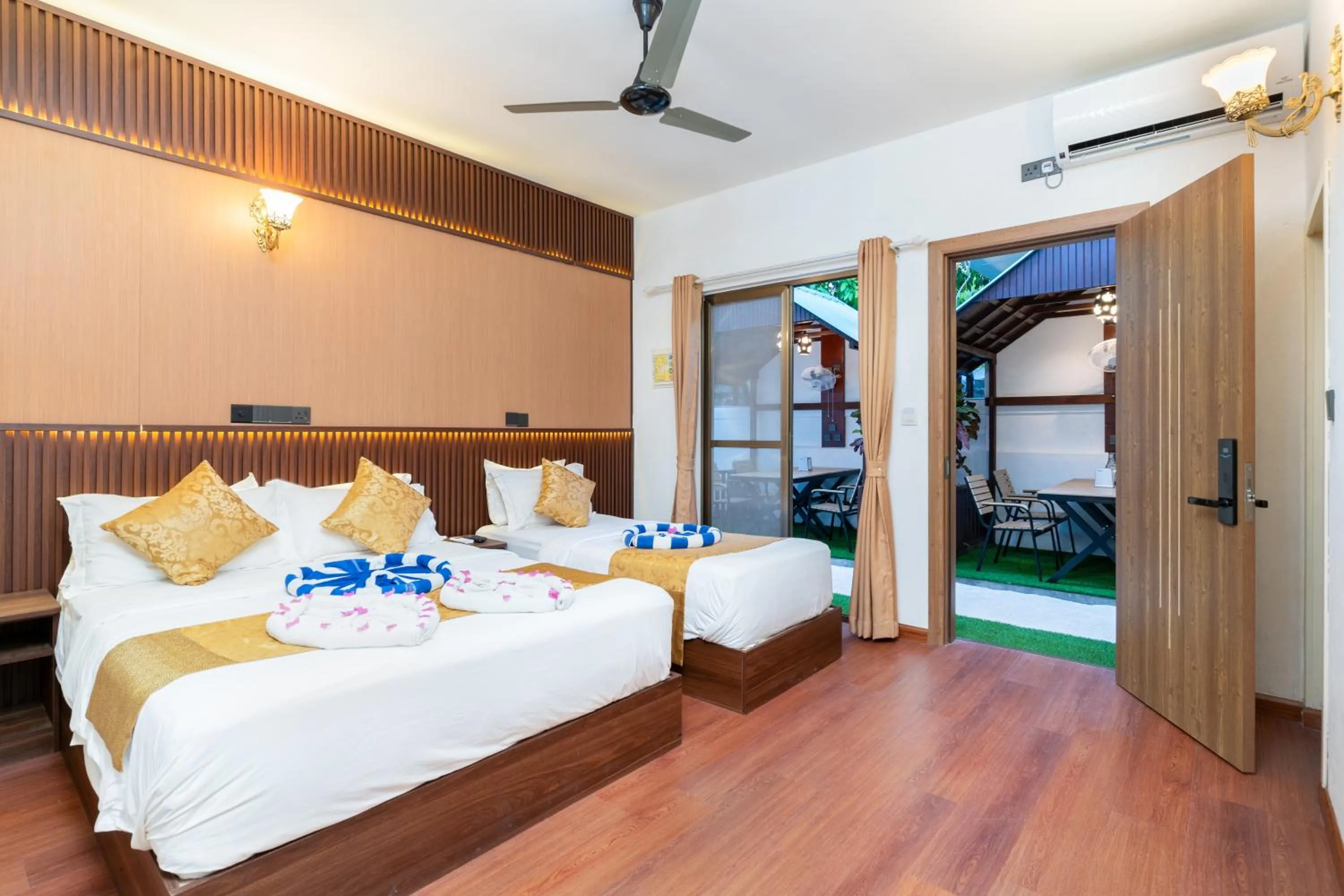 Patio, Bed in Ganduvaru Villa