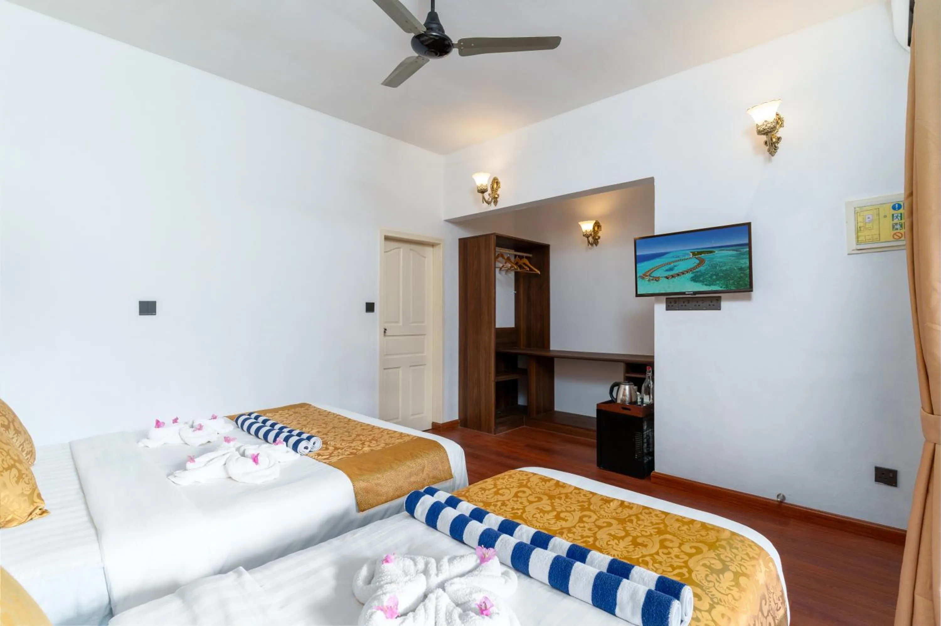 Bed in Ganduvaru Villa