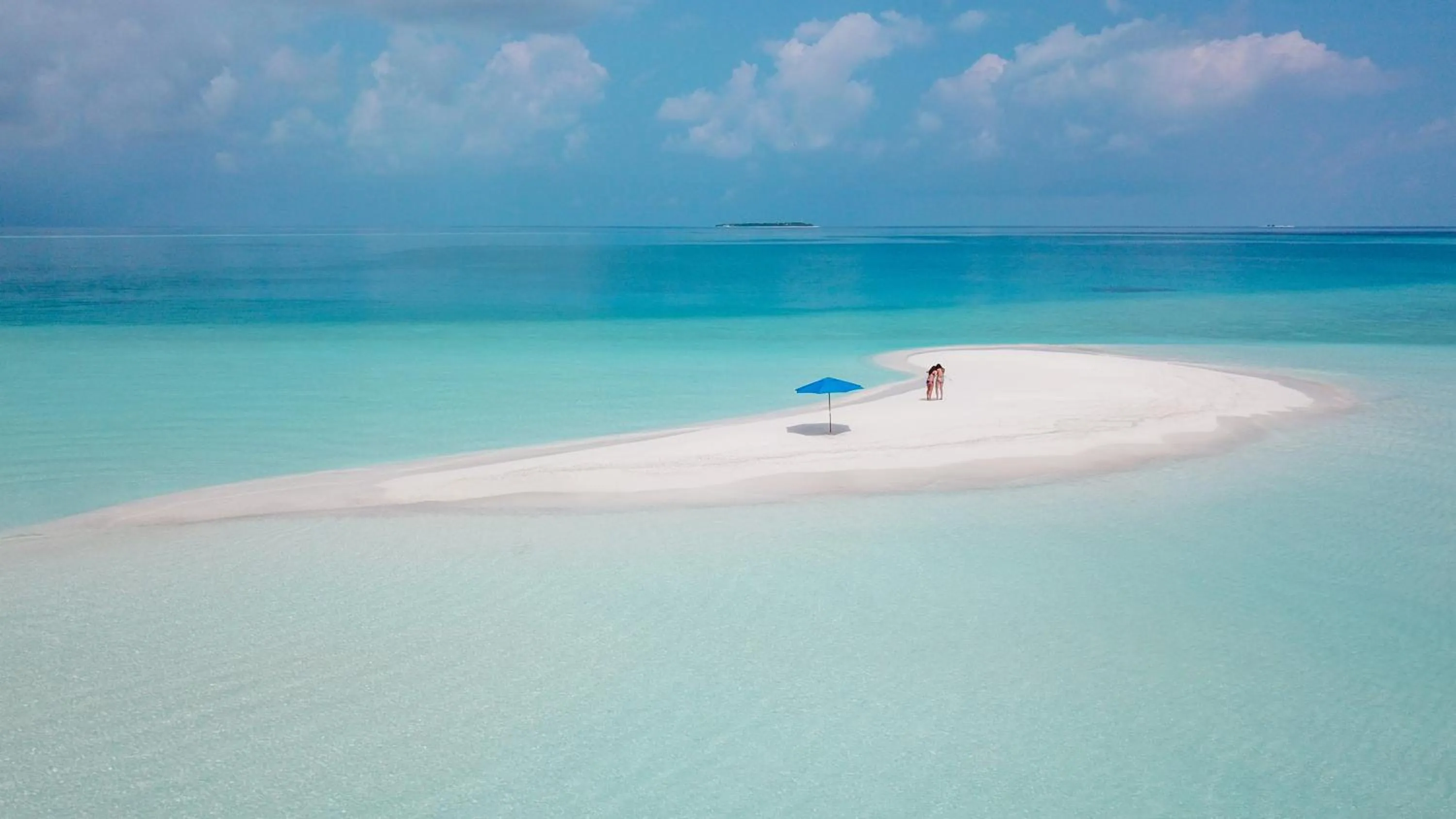 Beach in Ganduvaru Villa