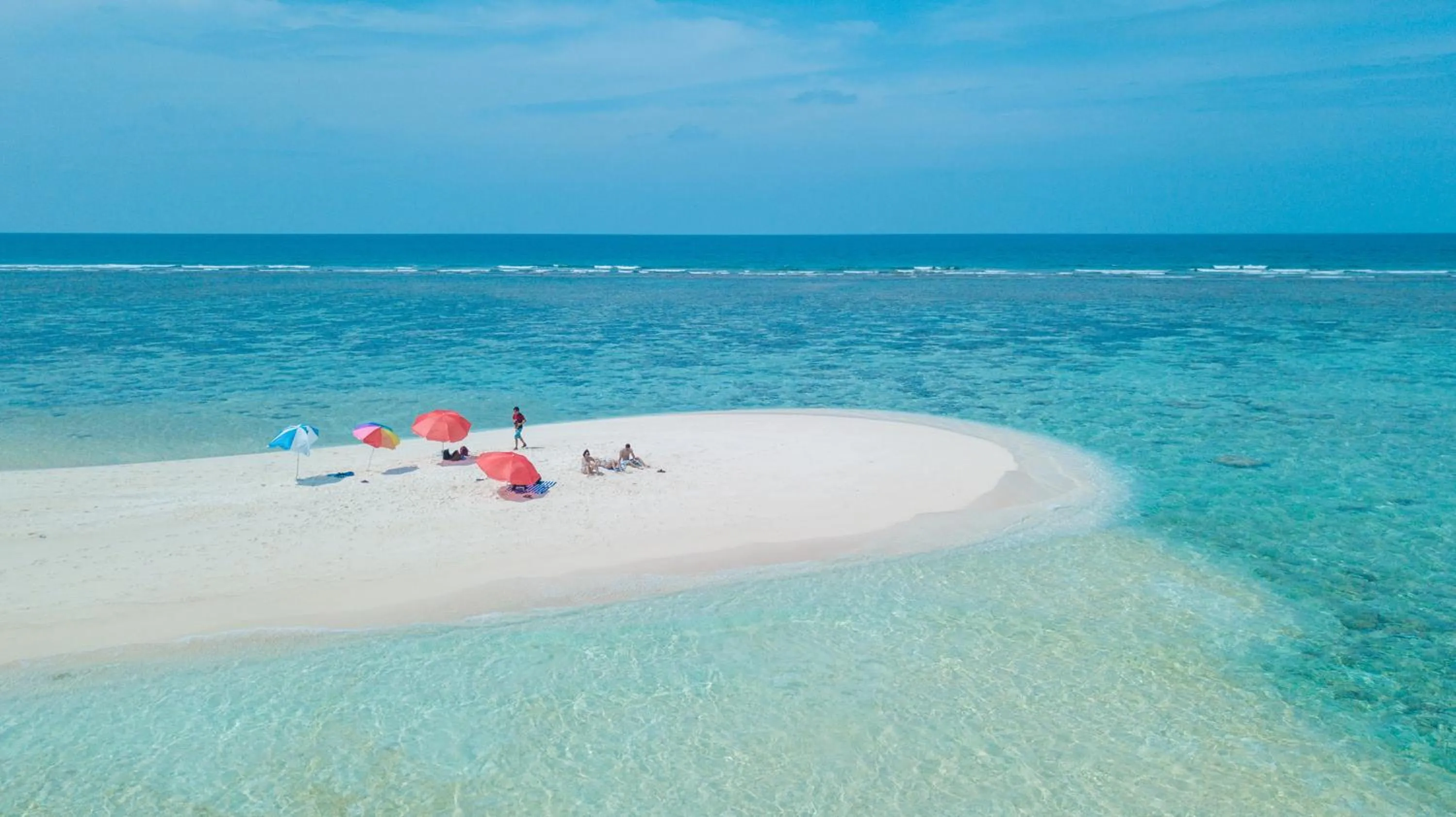 Beach in Ganduvaru Villa