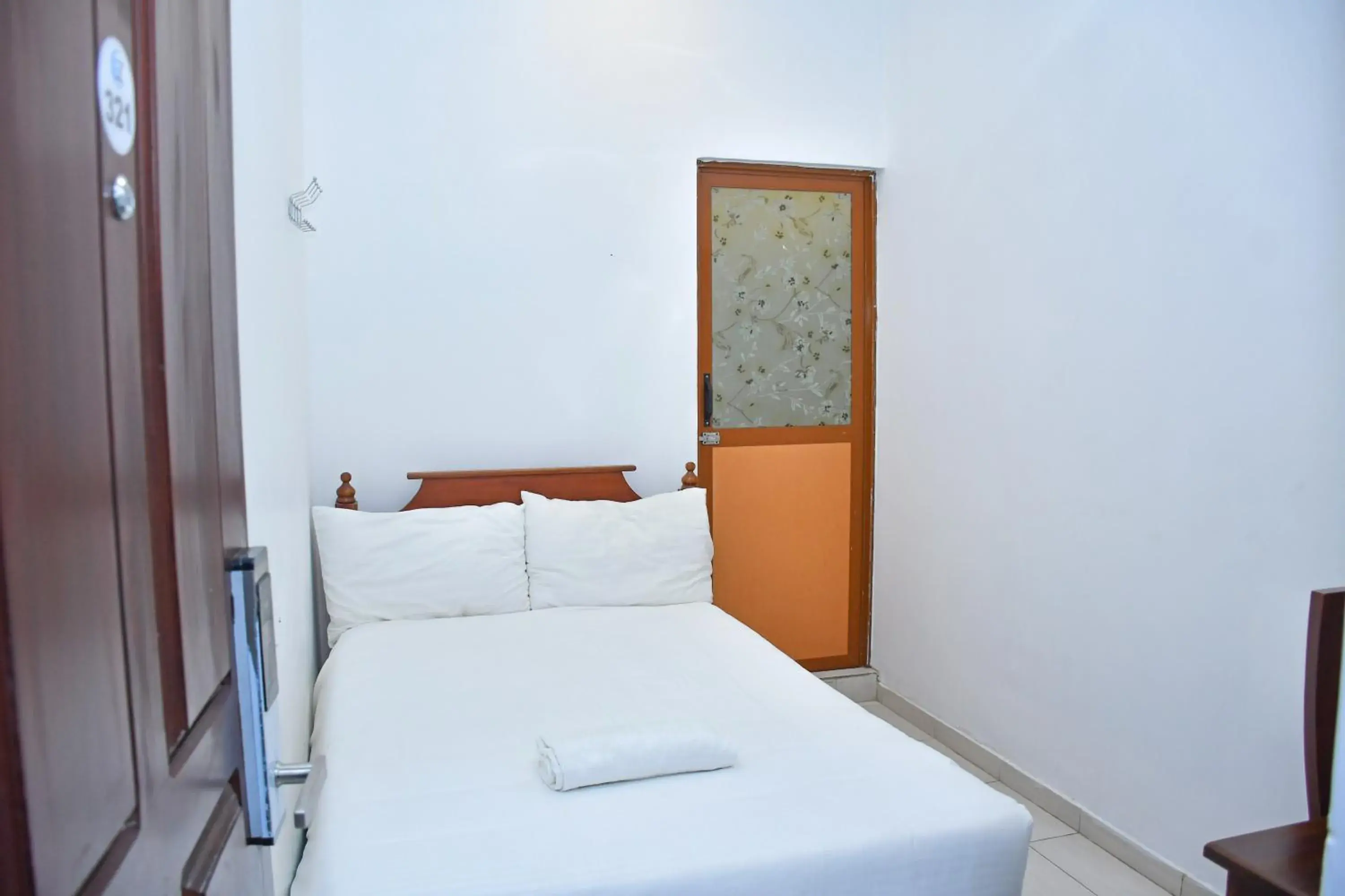 Standard Double Room with Fan in Ez Stay Guesthouse Standard Double Room with Fan in Ez Stay Guesthouse