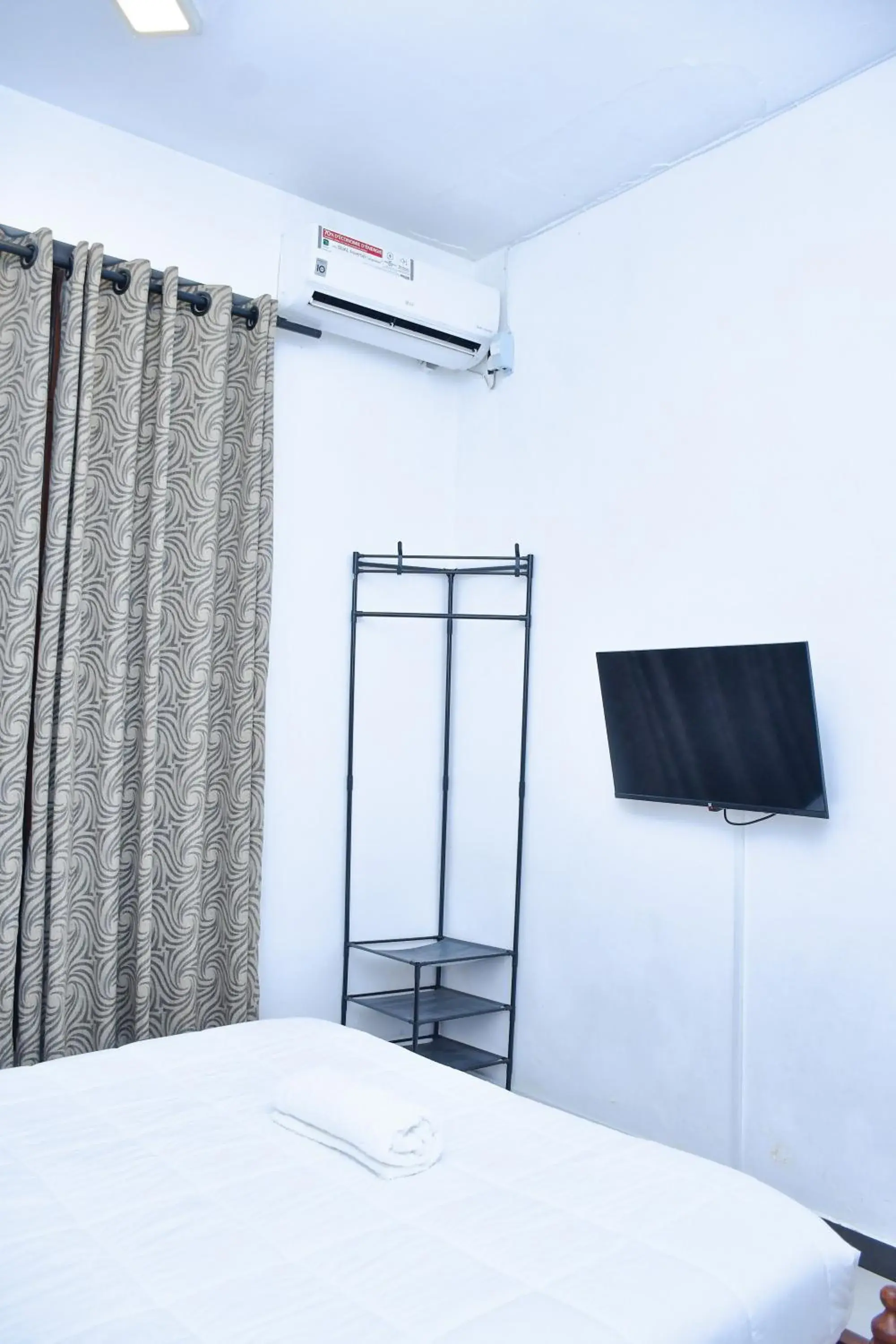 Deluxe Double Room (2 Adults + 1 Child) in Ez Stay Guesthouse Deluxe Double Room (2 Adults + 1 Child) in Ez Stay Guesthouse