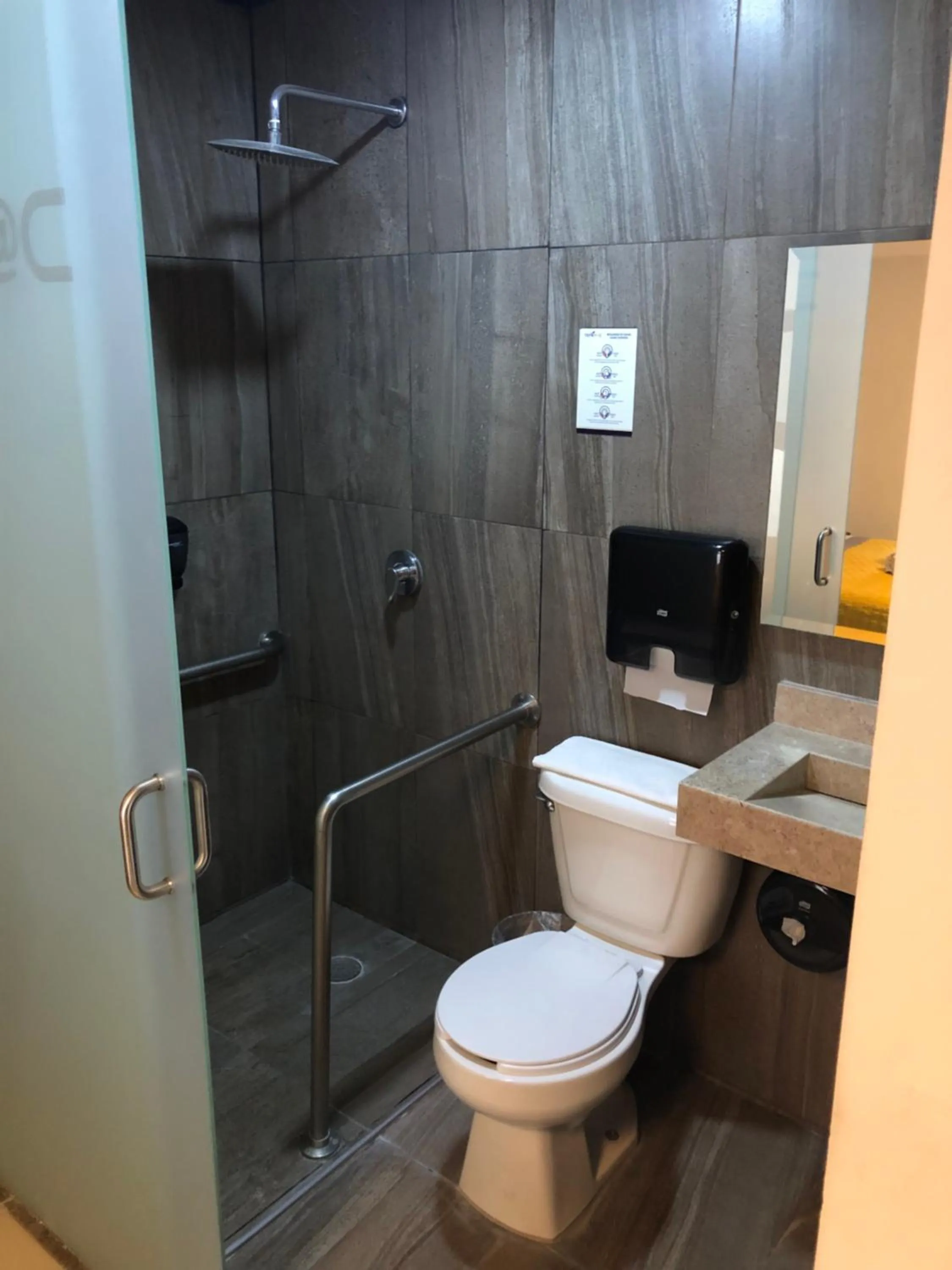 Shower in Hotel Tepeyac 402 León Calzada