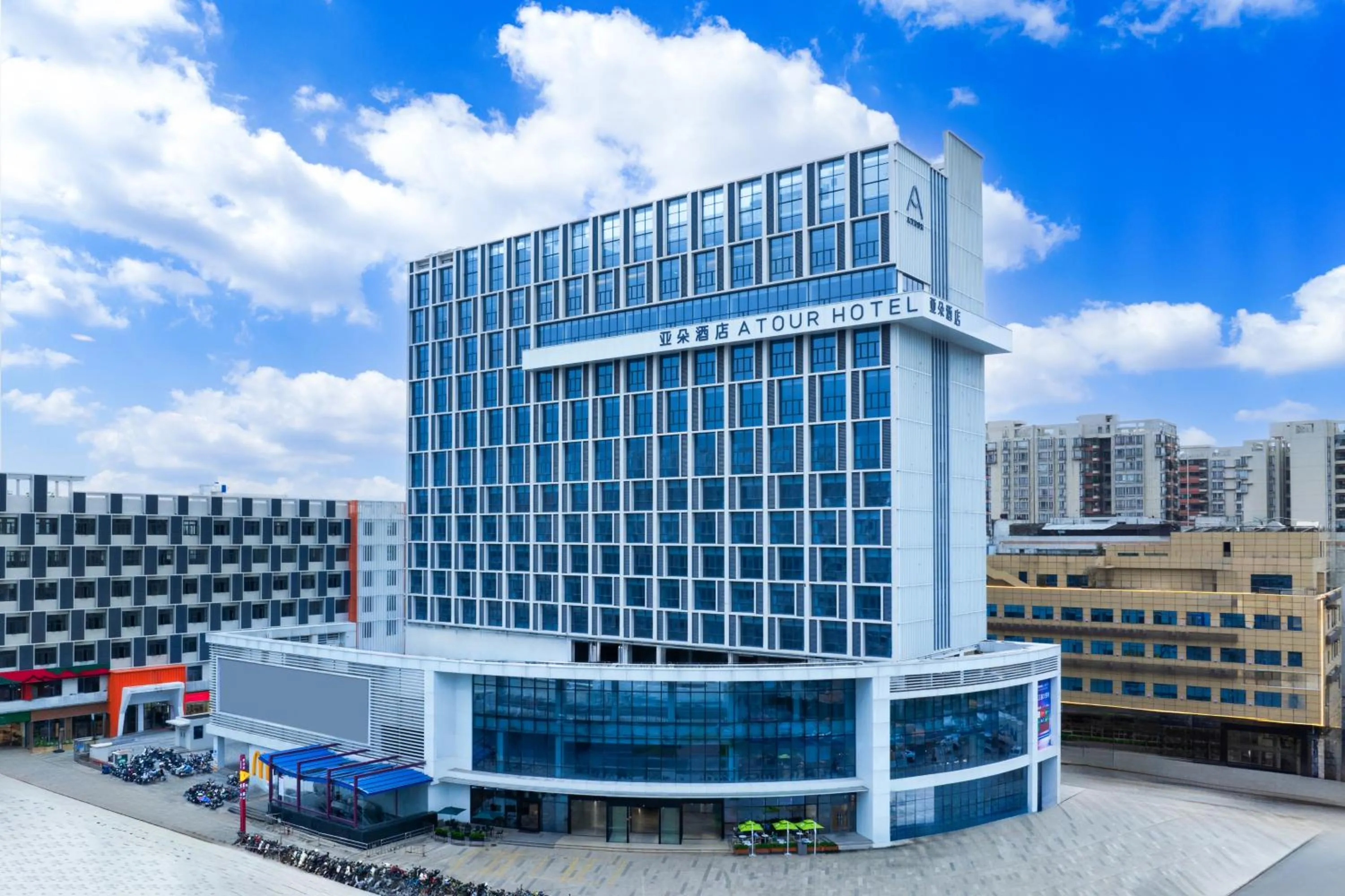 Property building in Atour Hotel Guangzhou Baiyun Station Julong Metro Station