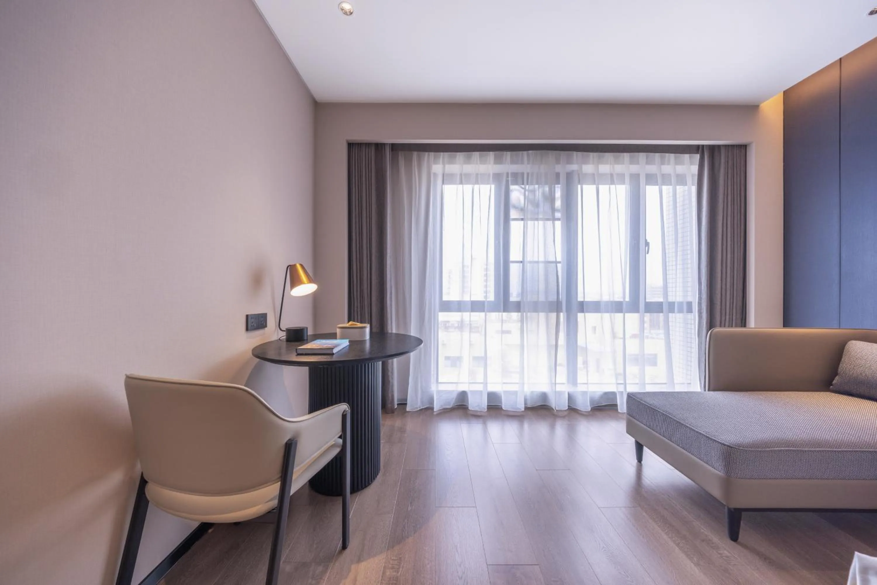 Atour Hotel Guangzhou Baiyun Station Julong Metro Station