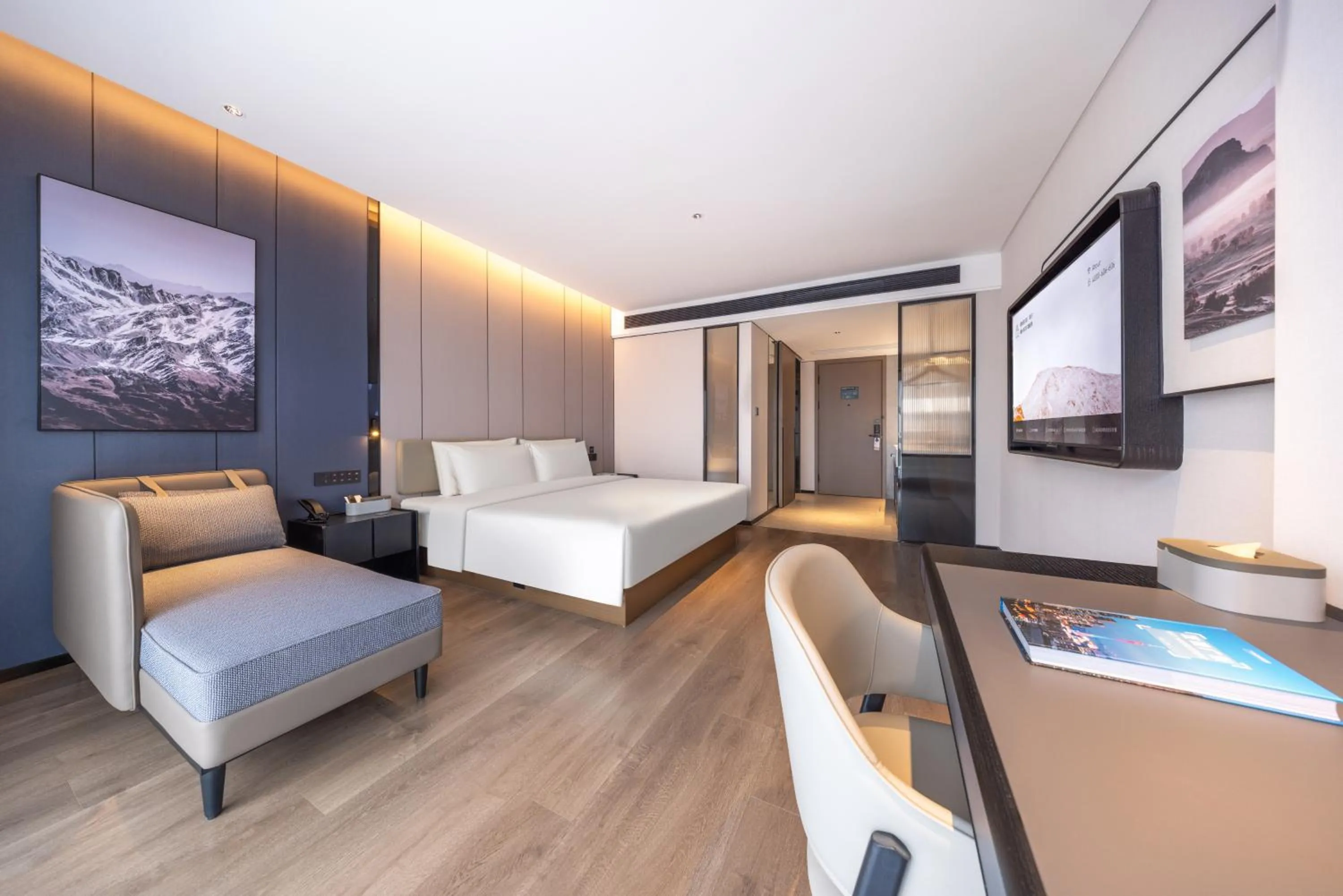 Atour Hotel Guangzhou Baiyun Station Julong Metro Station