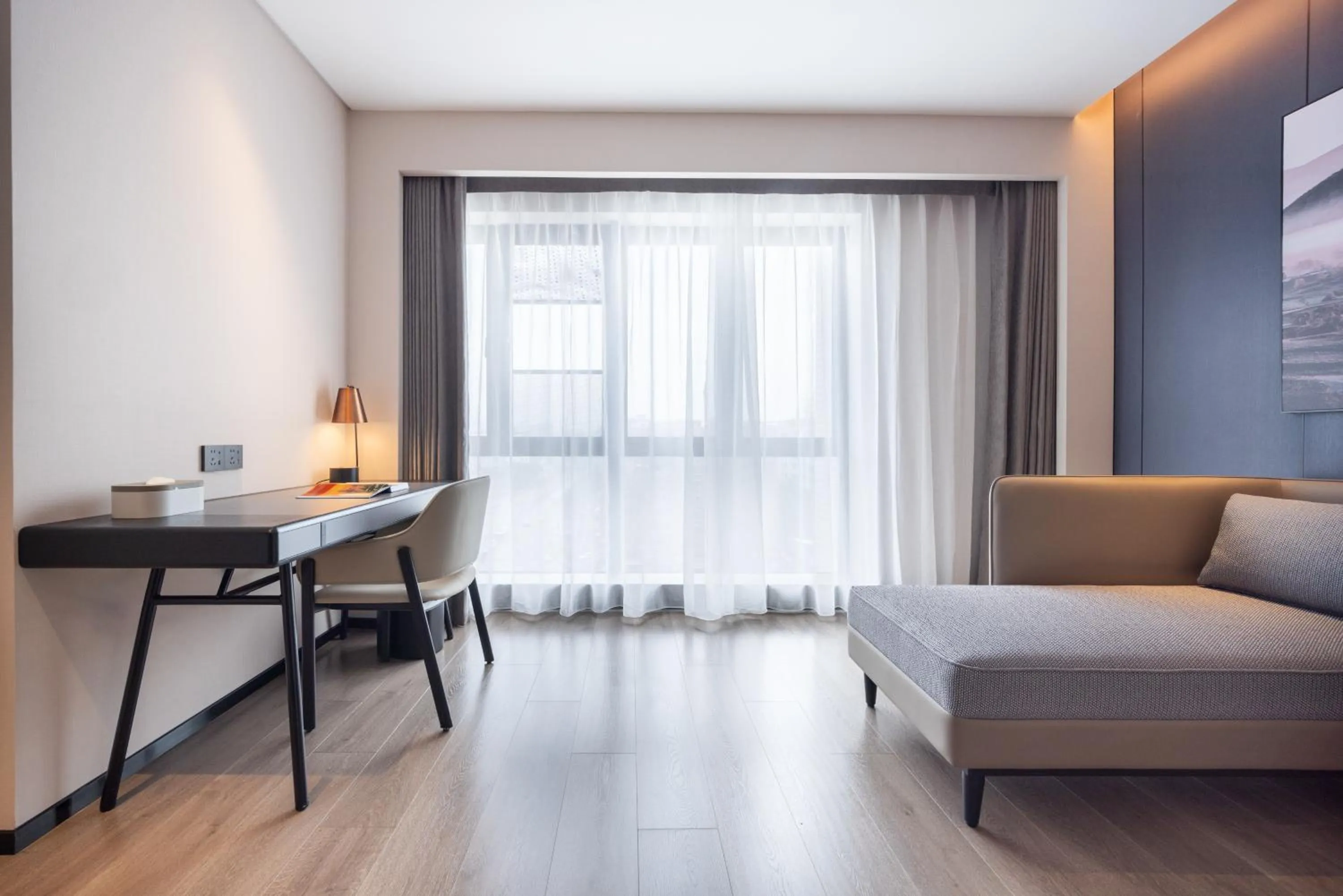 Atour Hotel Guangzhou Baiyun Station Julong Metro Station