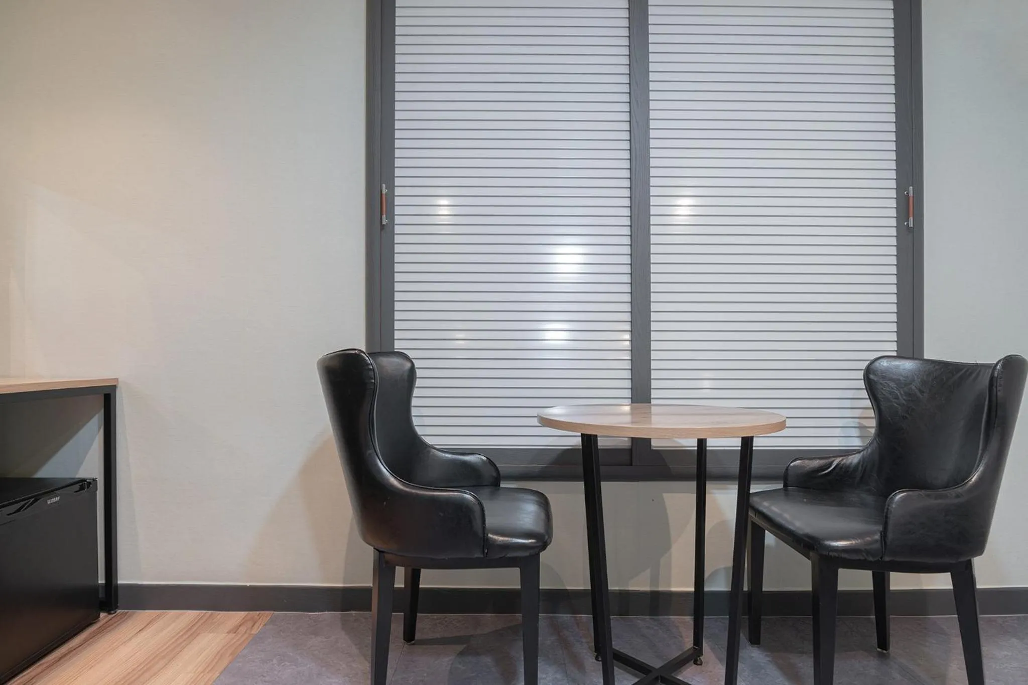 Seating area in Curve Hotel Iksan