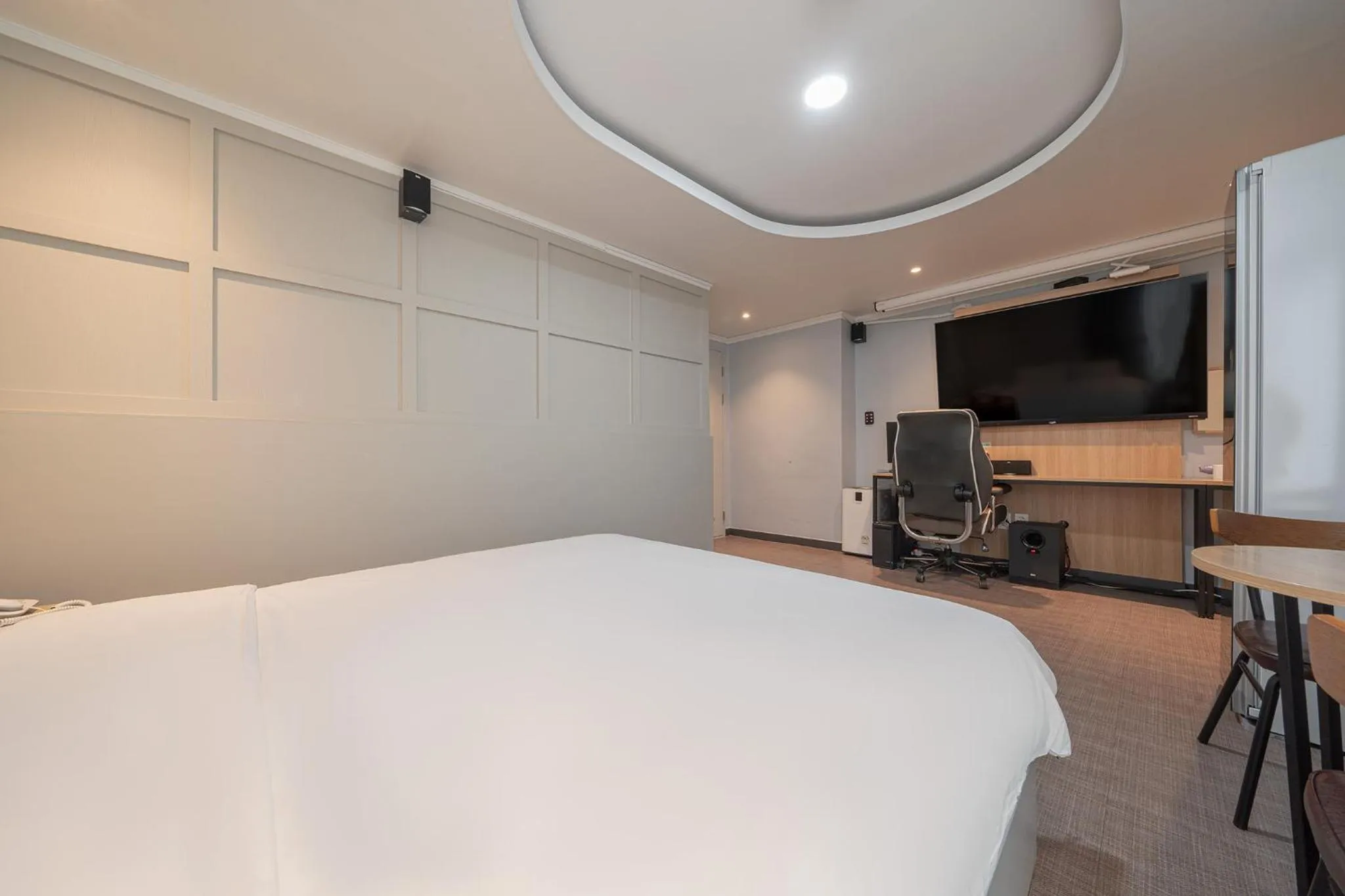 Bed in Curve Hotel Iksan